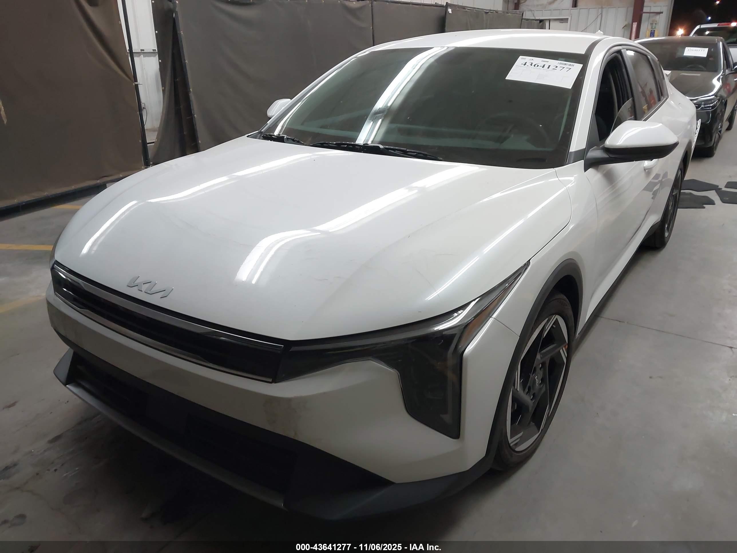 KIA K4 image 2