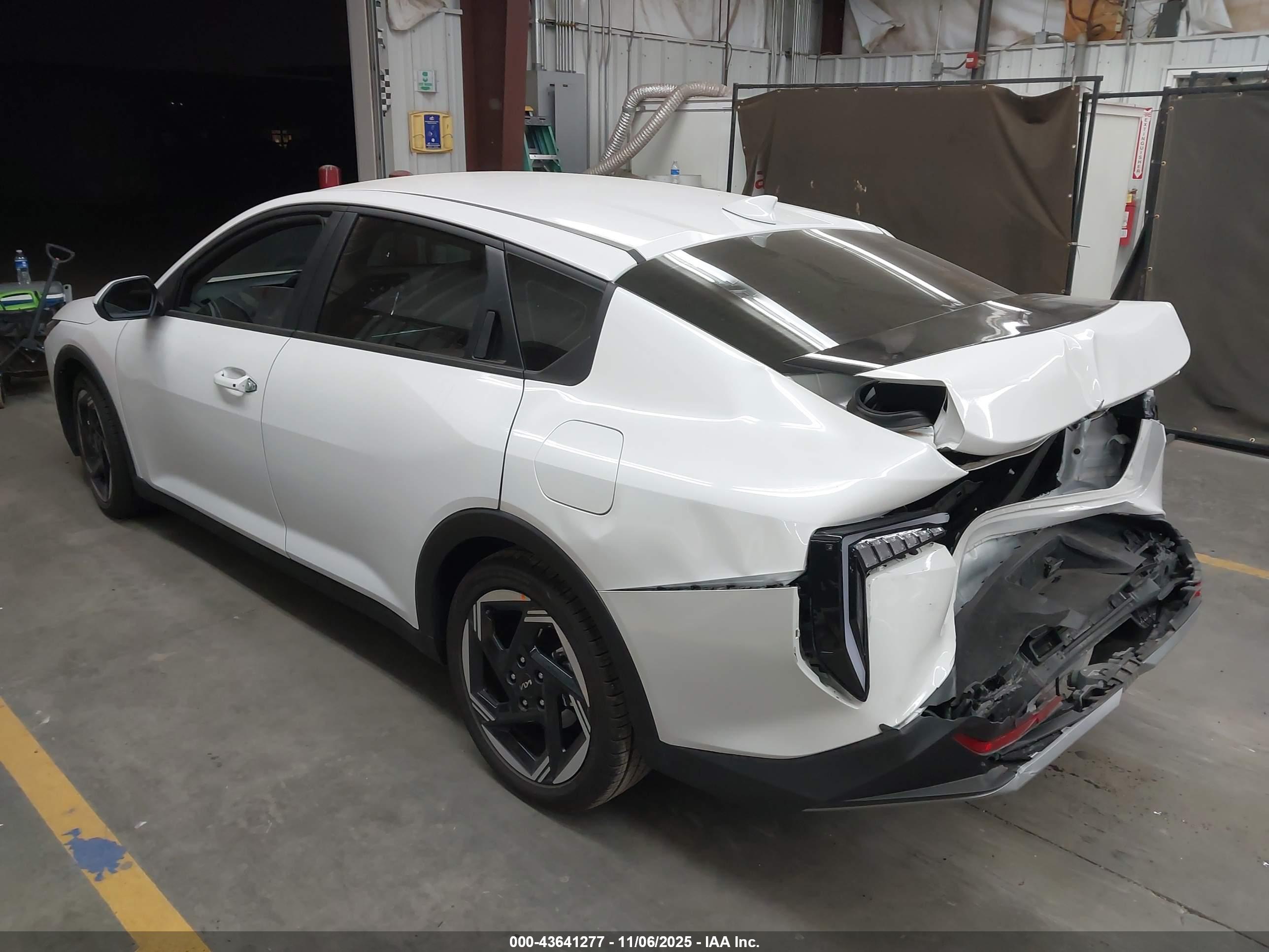 KIA K4 image 3