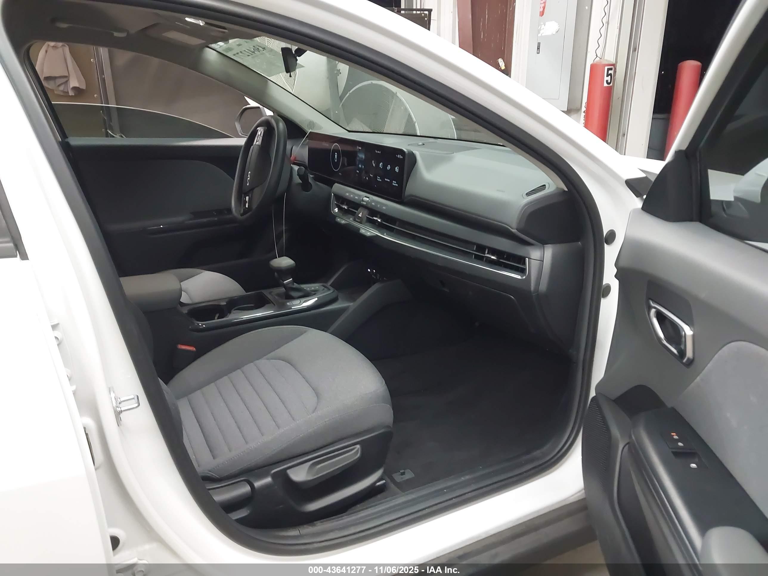 KIA K4 image 5