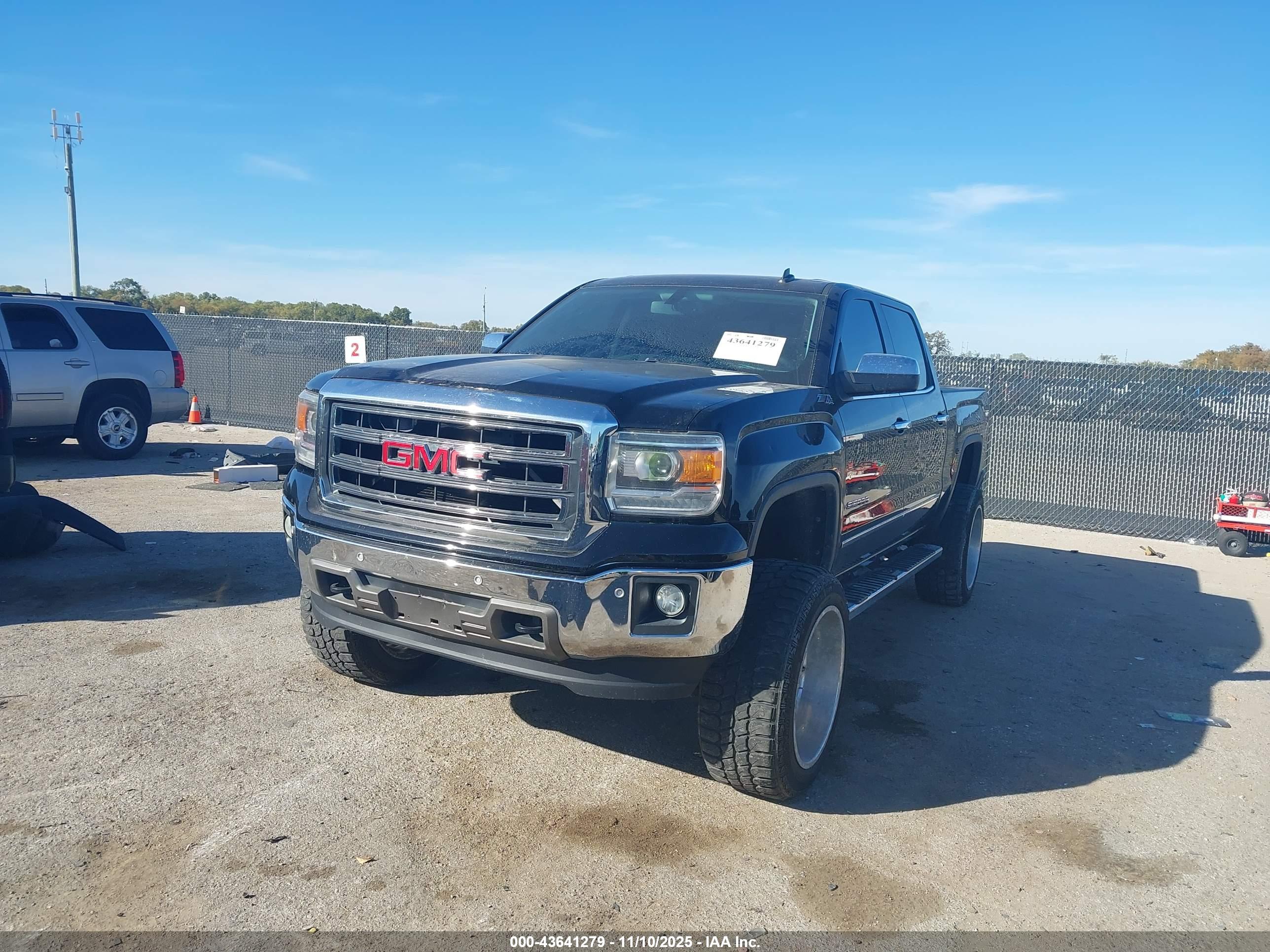 GMC SIERRA image 2