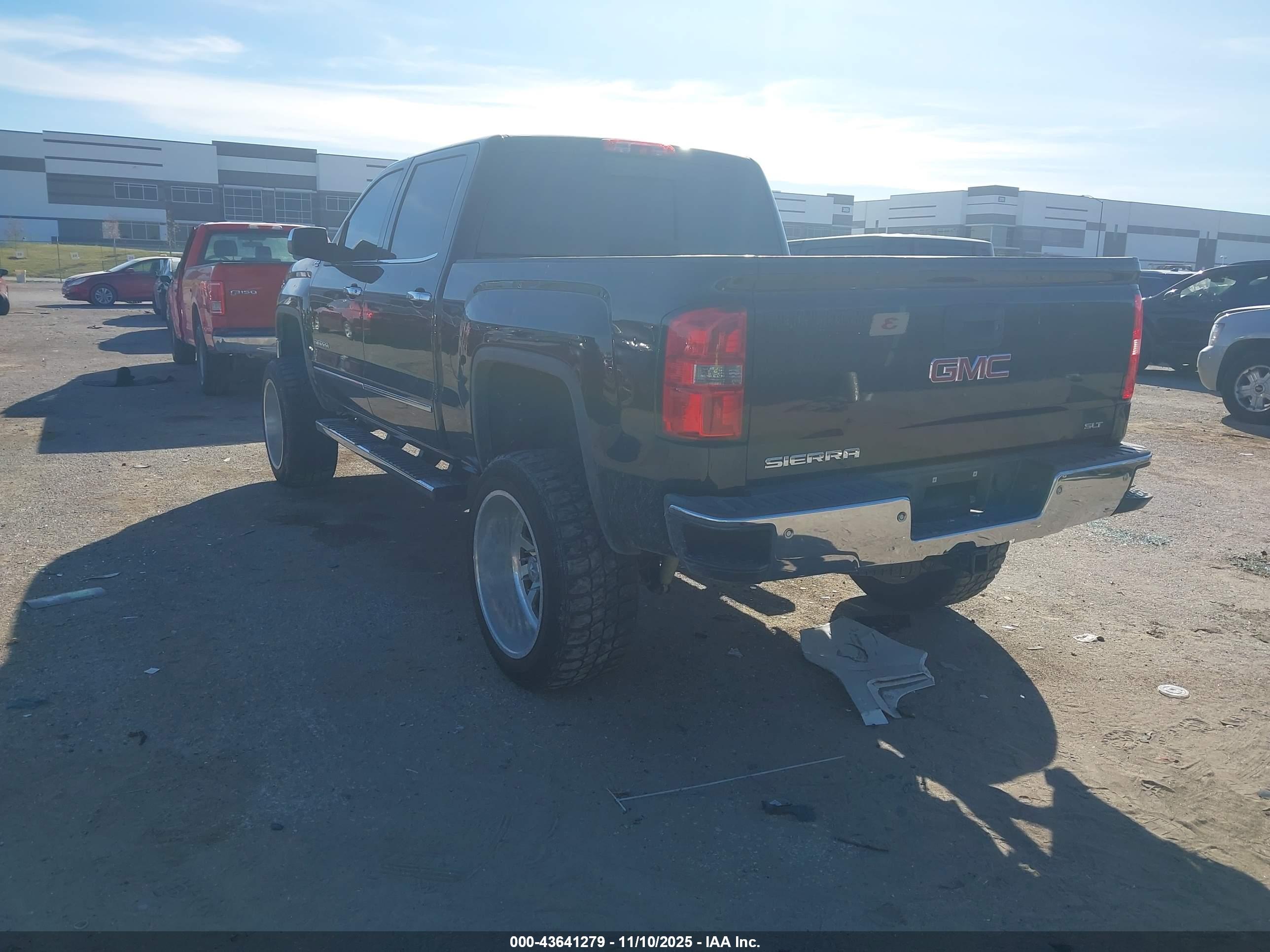 GMC SIERRA image 3