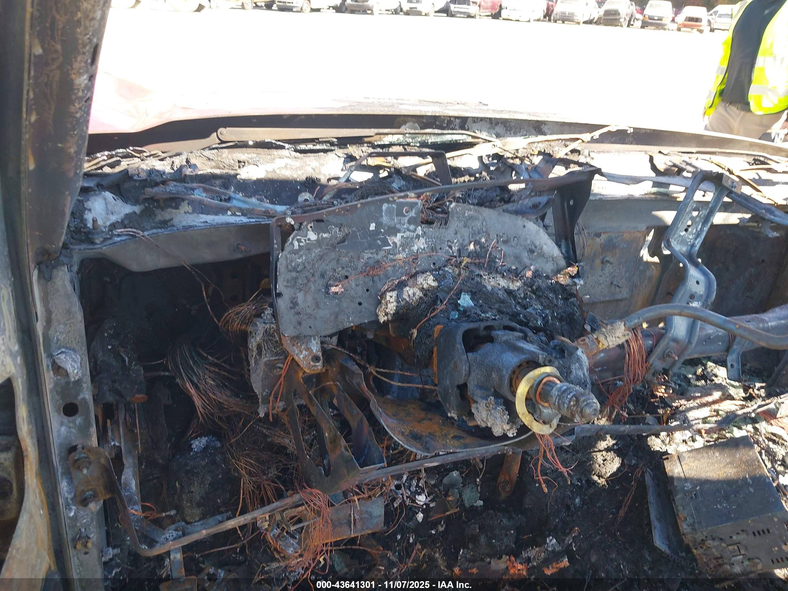CHEVROLET SILVERADO image 7