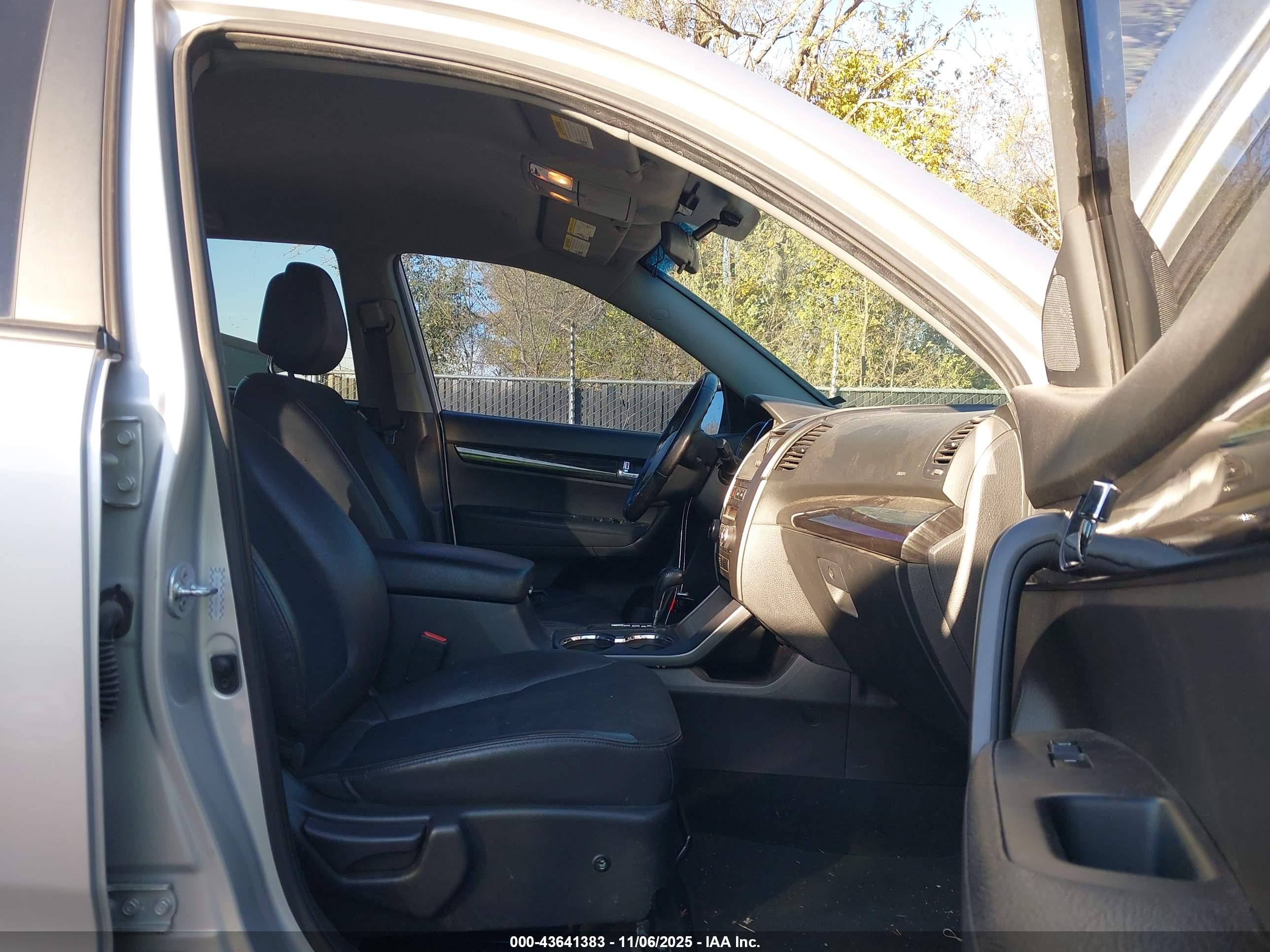 KIA SORENTO image 5