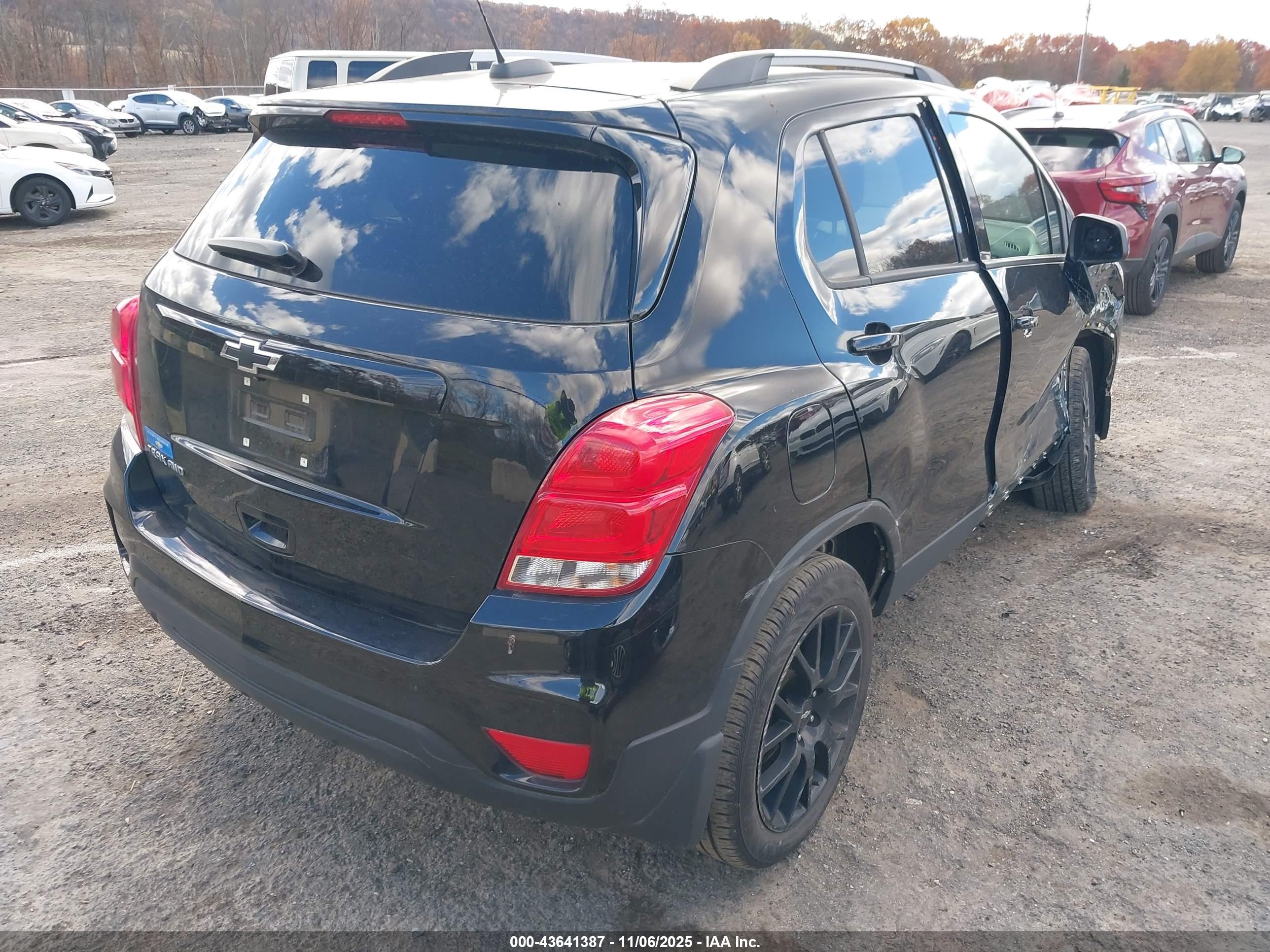 CHEVROLET TRAX image 4