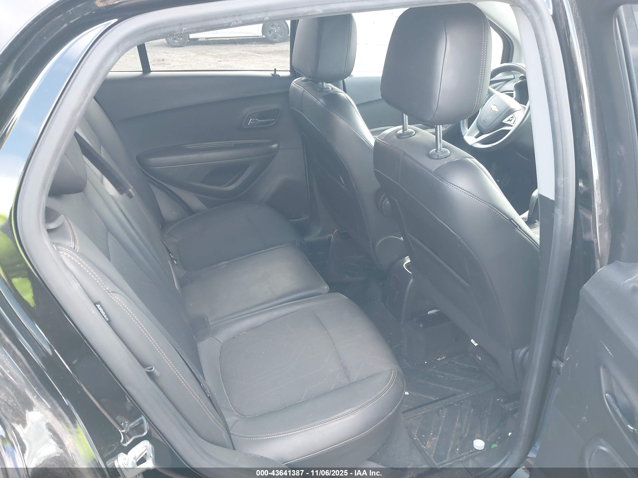 CHEVROLET TRAX image 8