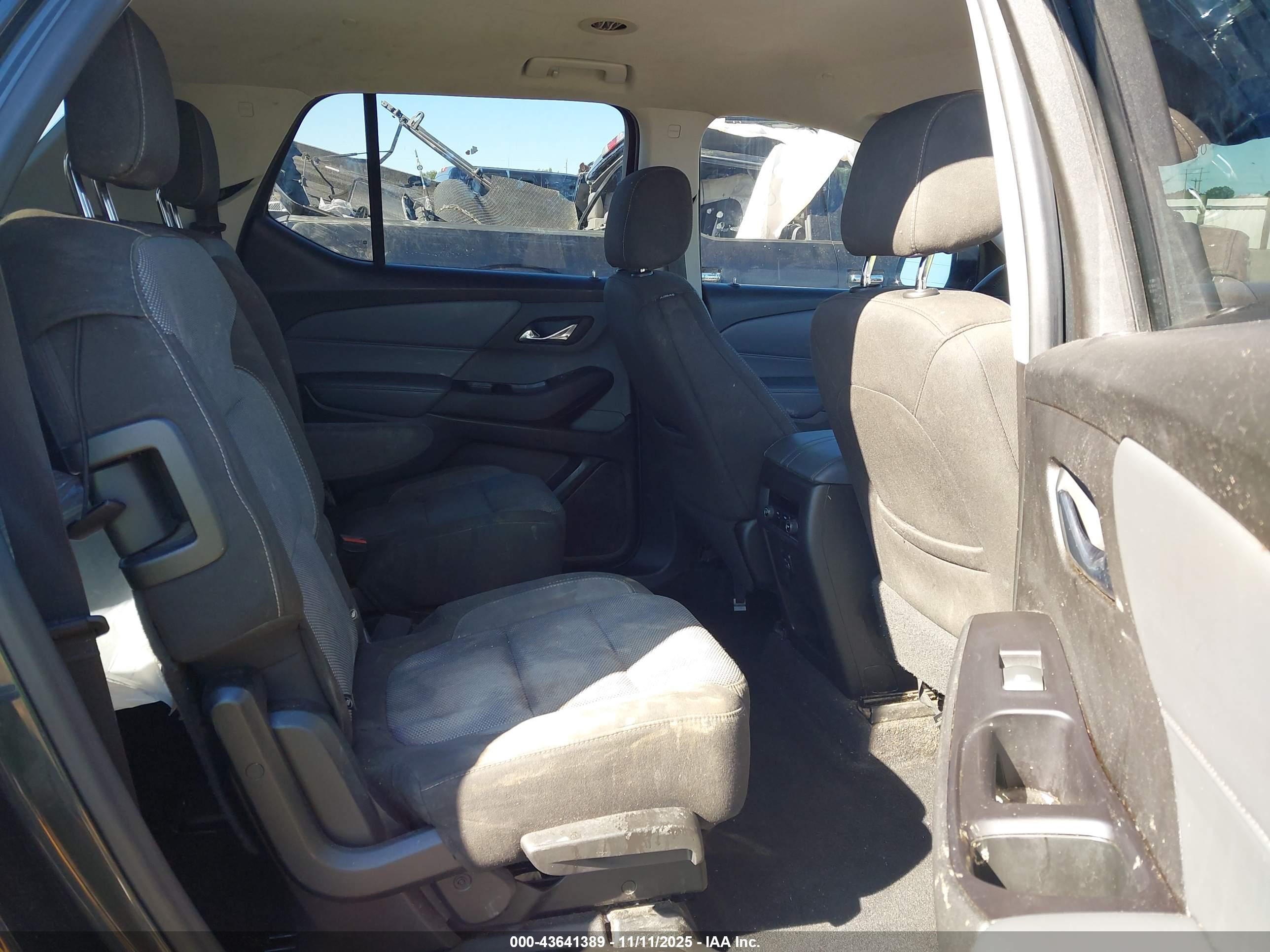 CHEVROLET TRAVERSE image 8