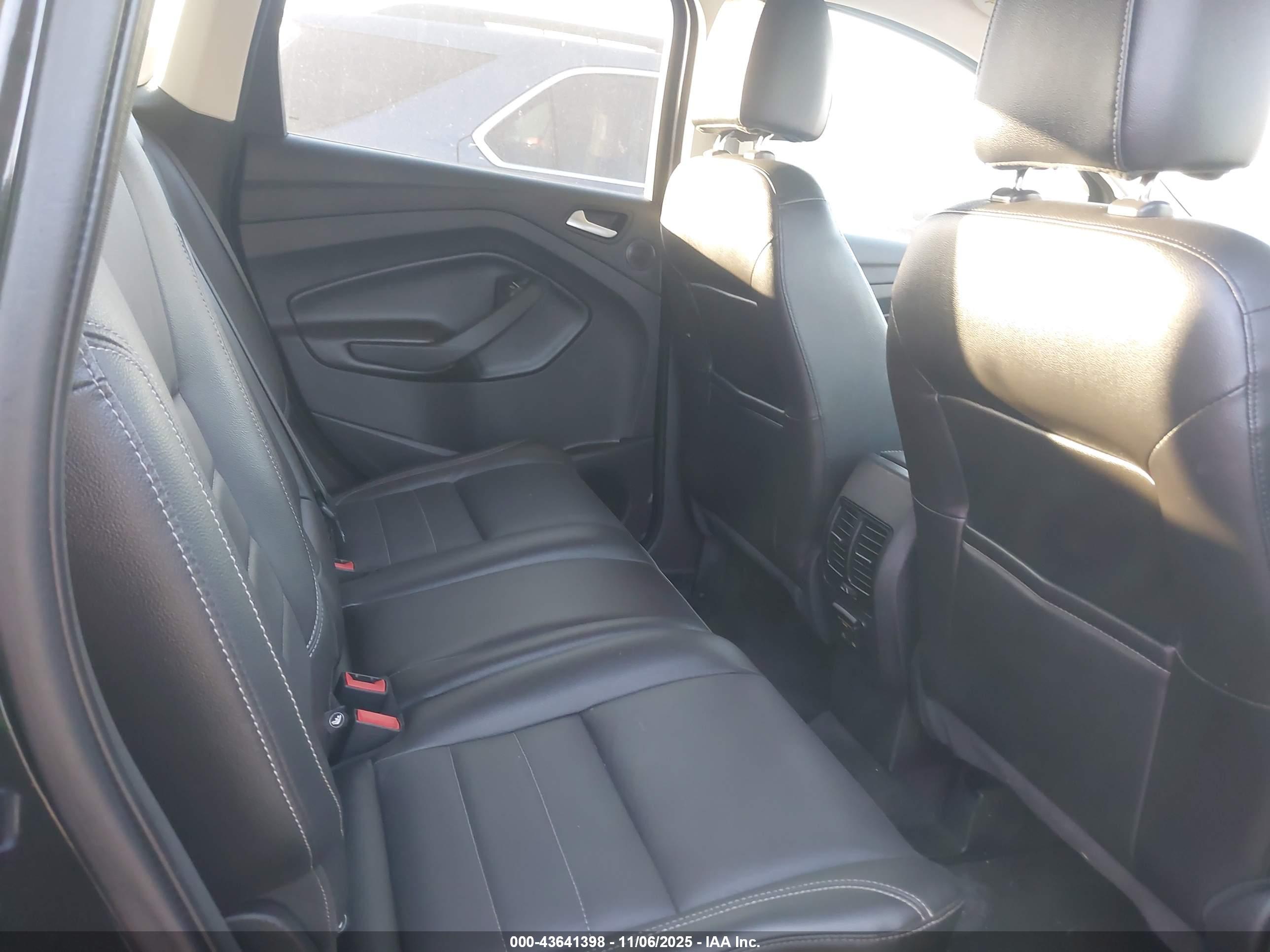 FORD ESCAPE image 8