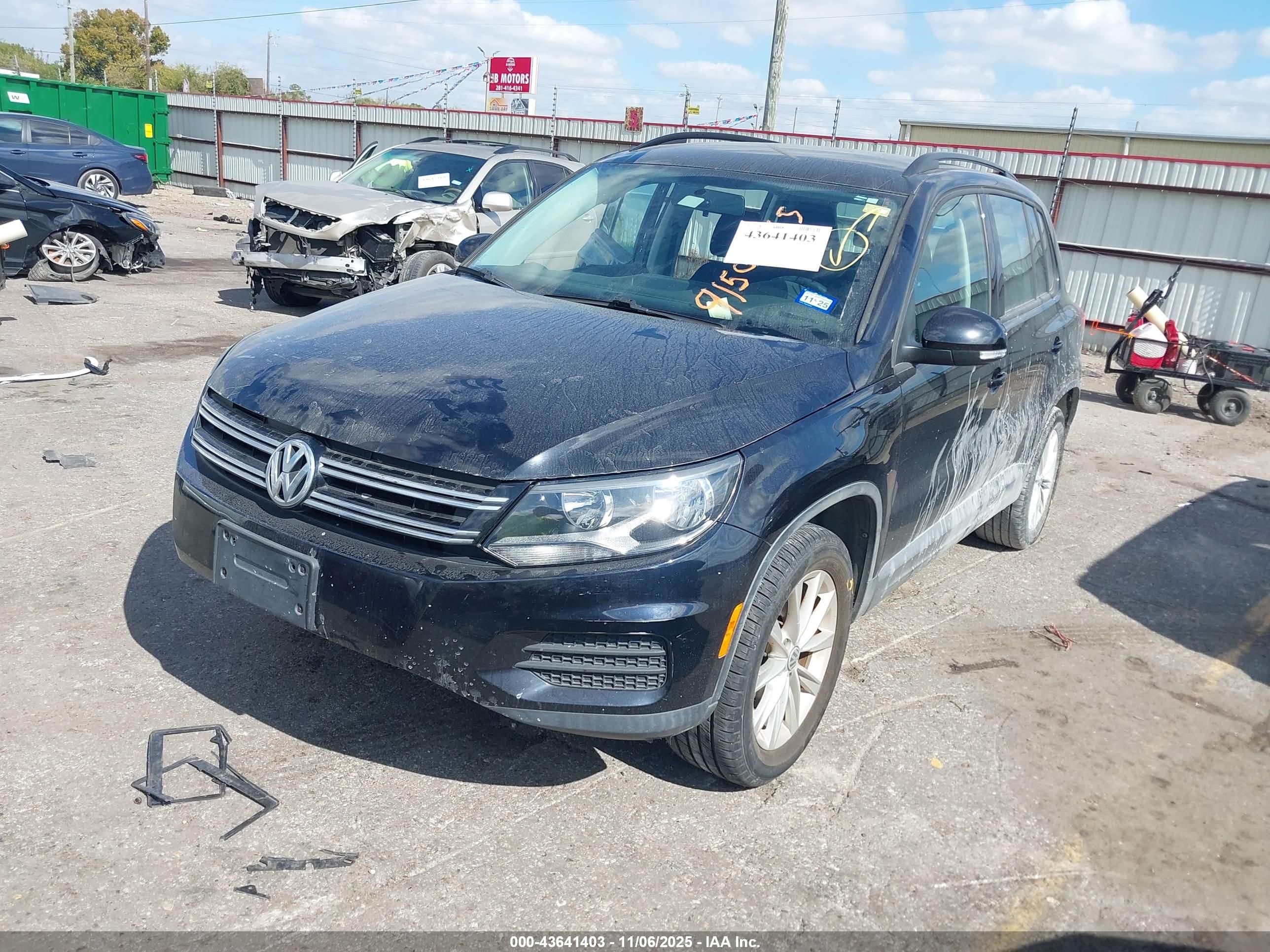 VOLKSWAGEN TIGUAN image 2