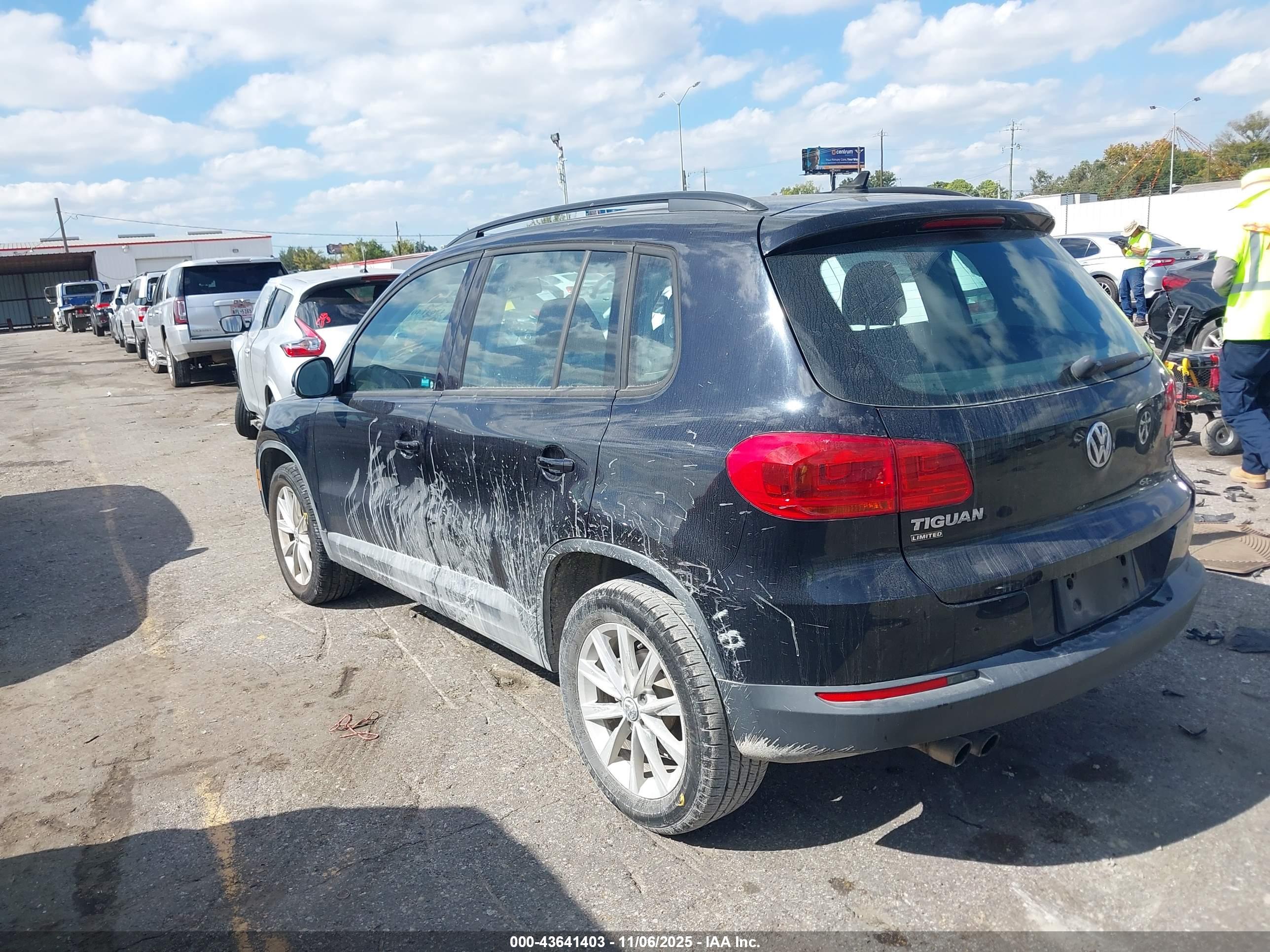 VOLKSWAGEN TIGUAN image 3