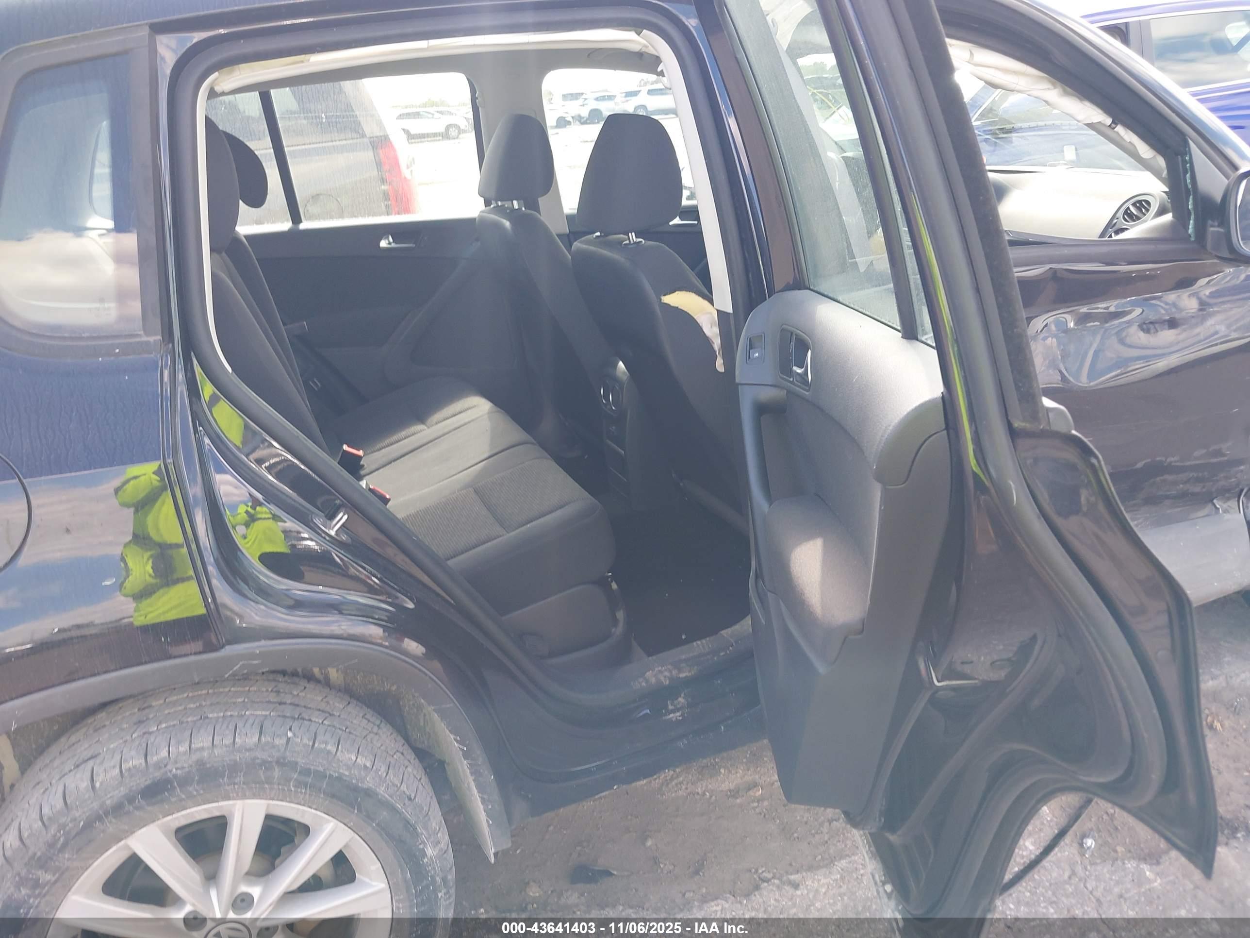 VOLKSWAGEN TIGUAN image 8