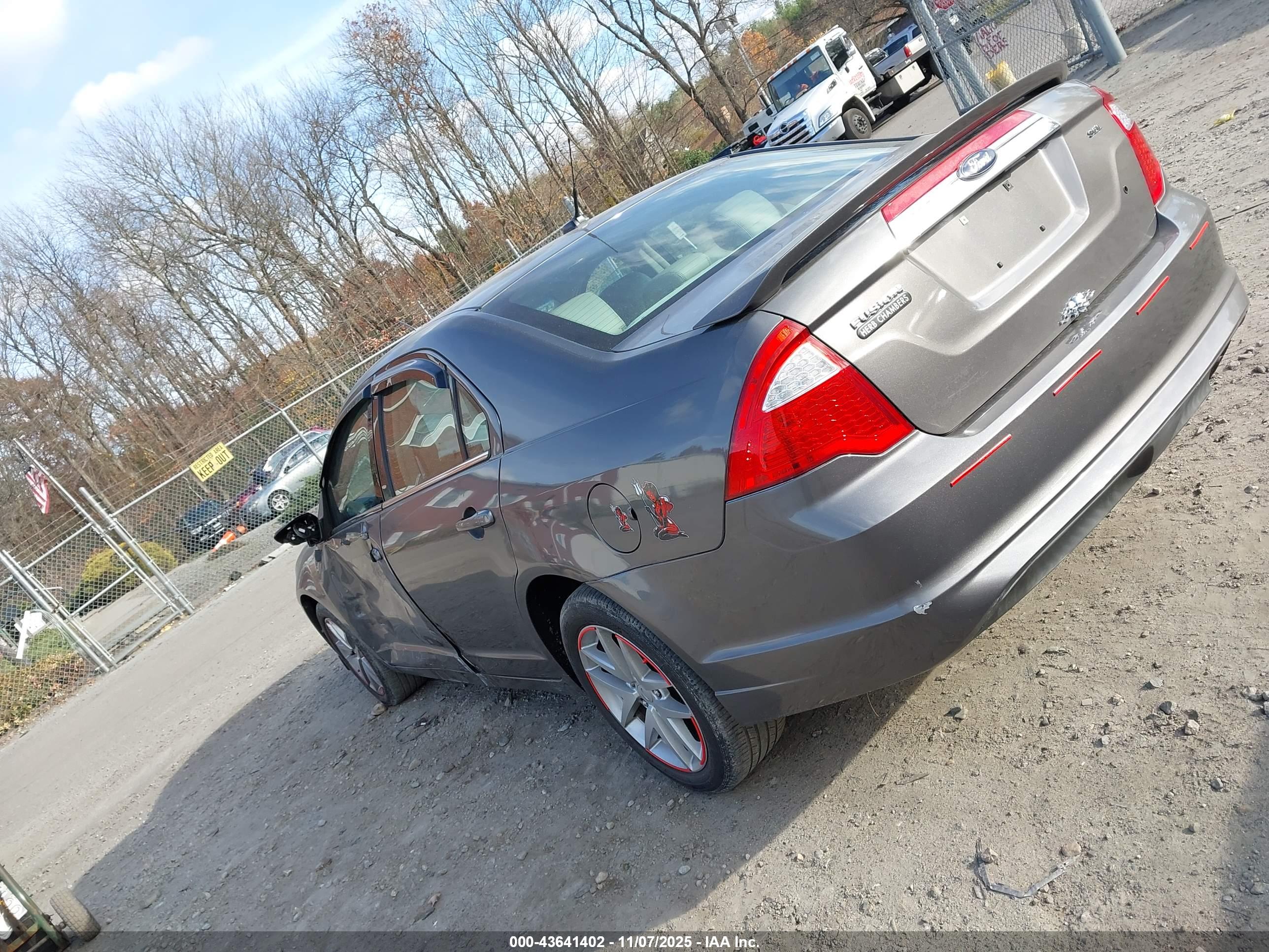 FORD FUSION image 3