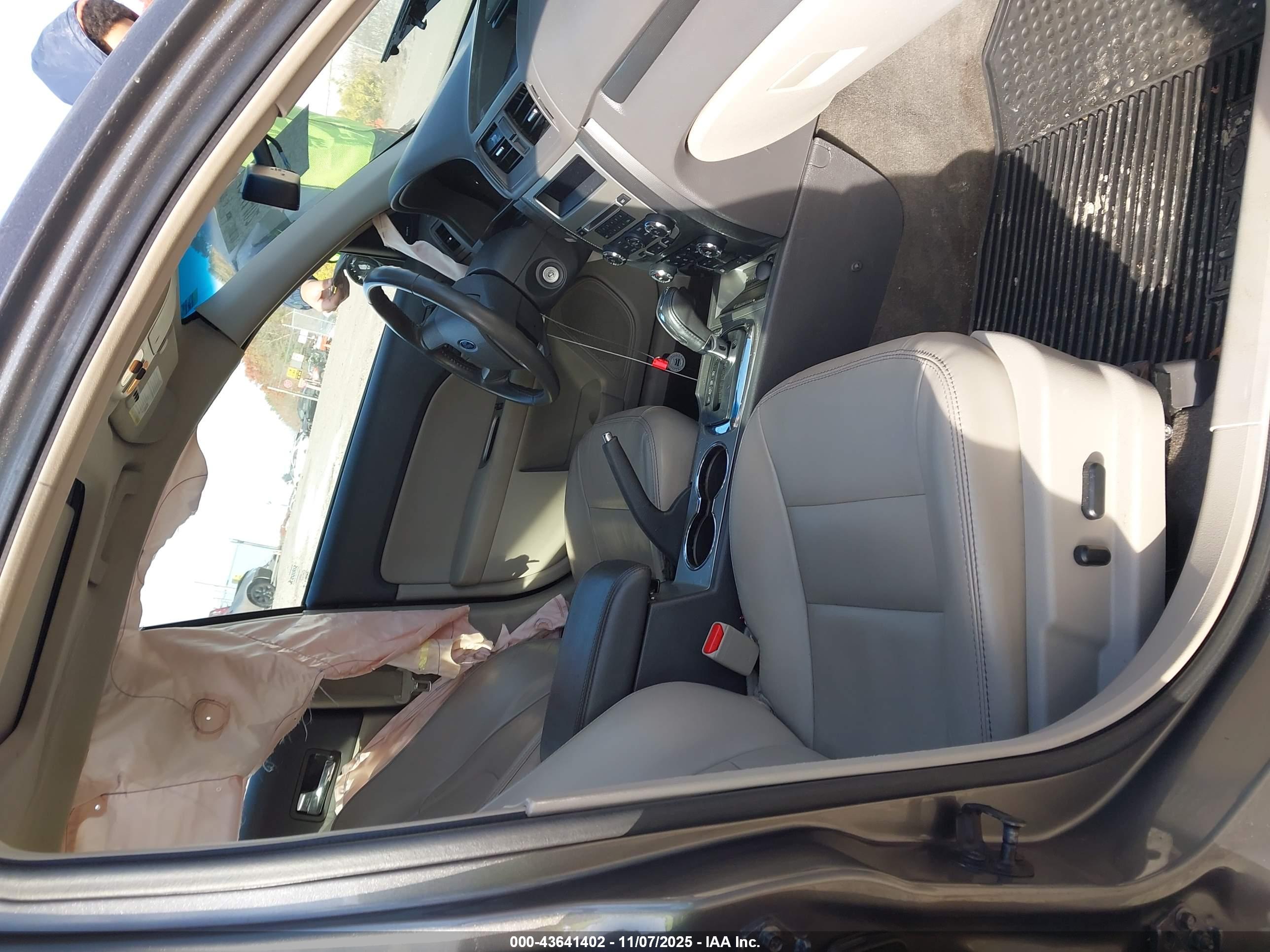 FORD FUSION image 5