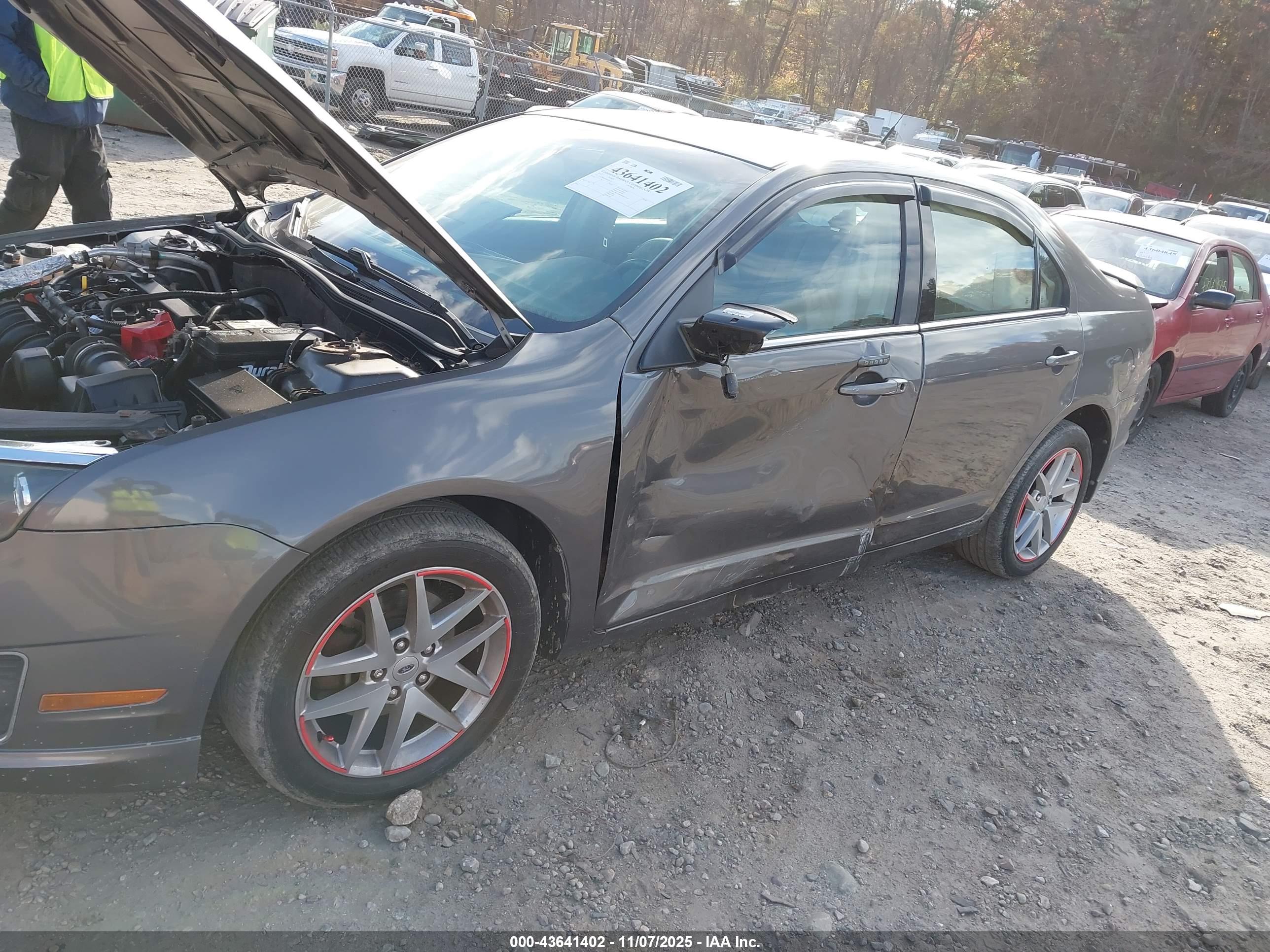 FORD FUSION image 6