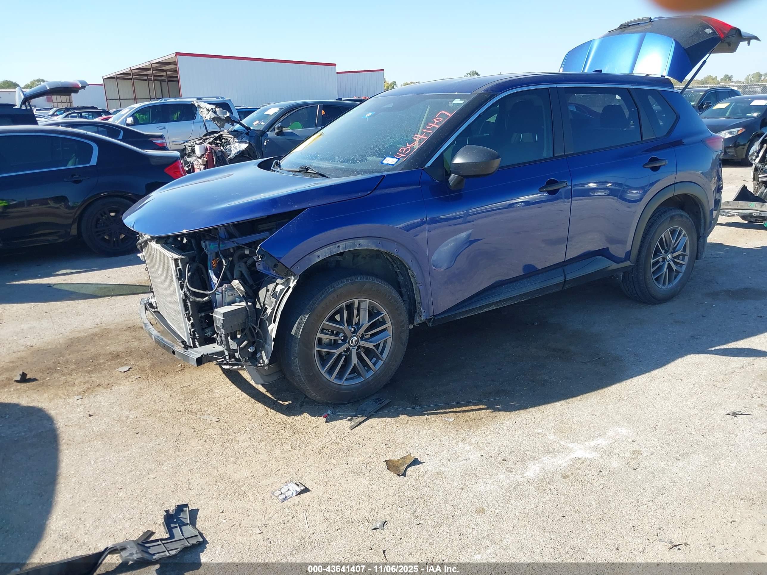 NISSAN ROGUE image 2