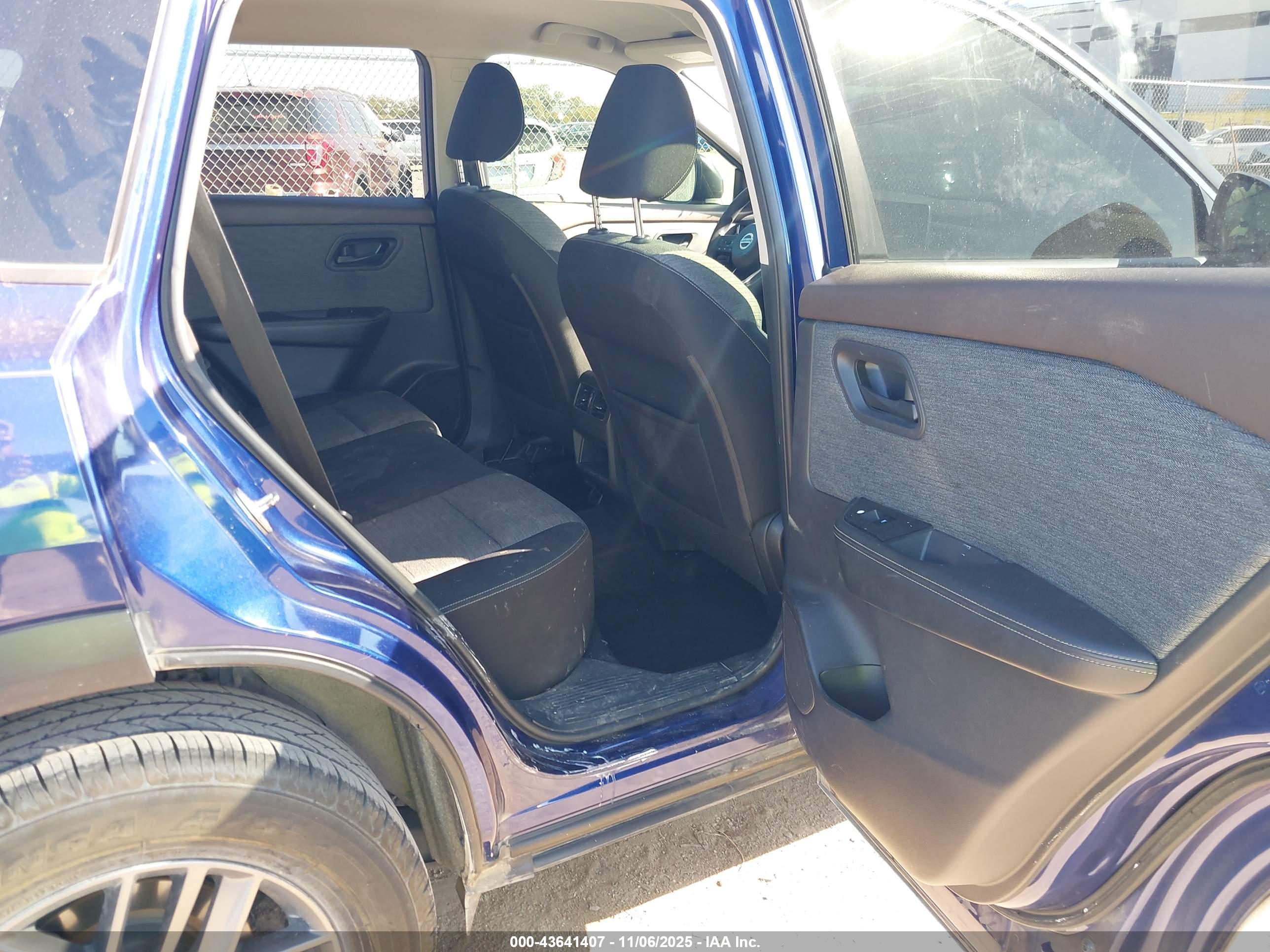 NISSAN ROGUE image 8