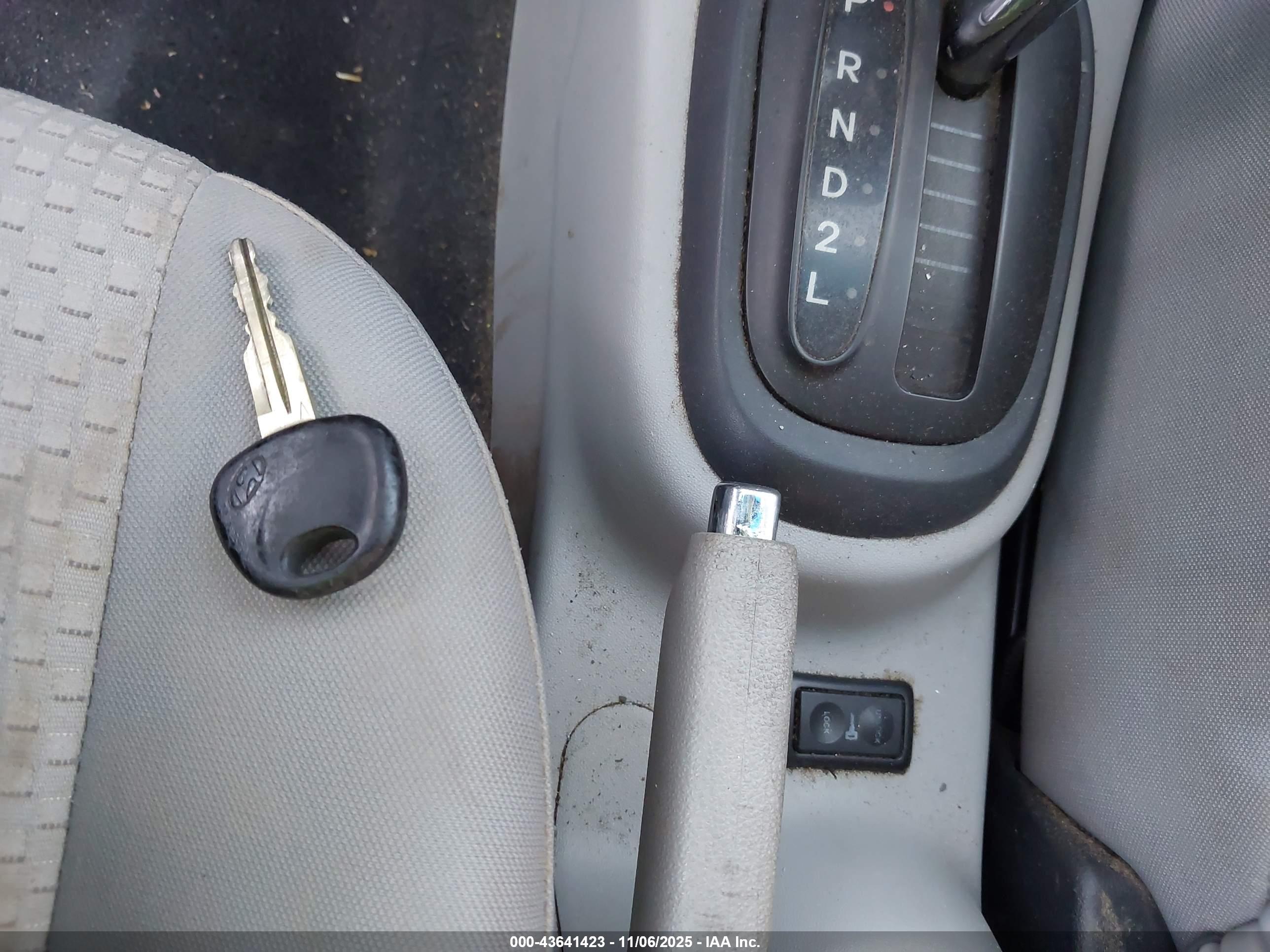 HYUNDAI ACCENT image 11