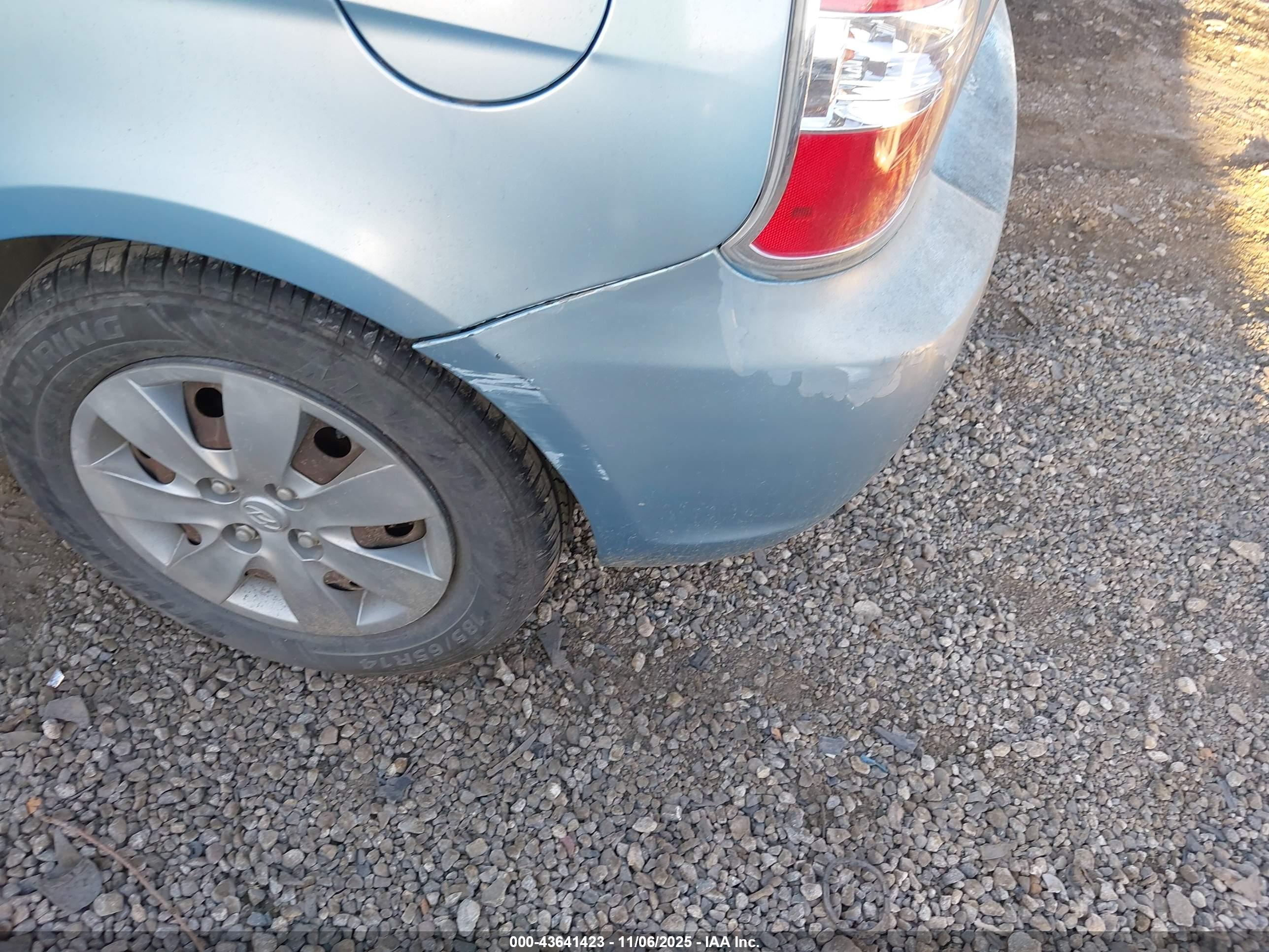 HYUNDAI ACCENT image 6