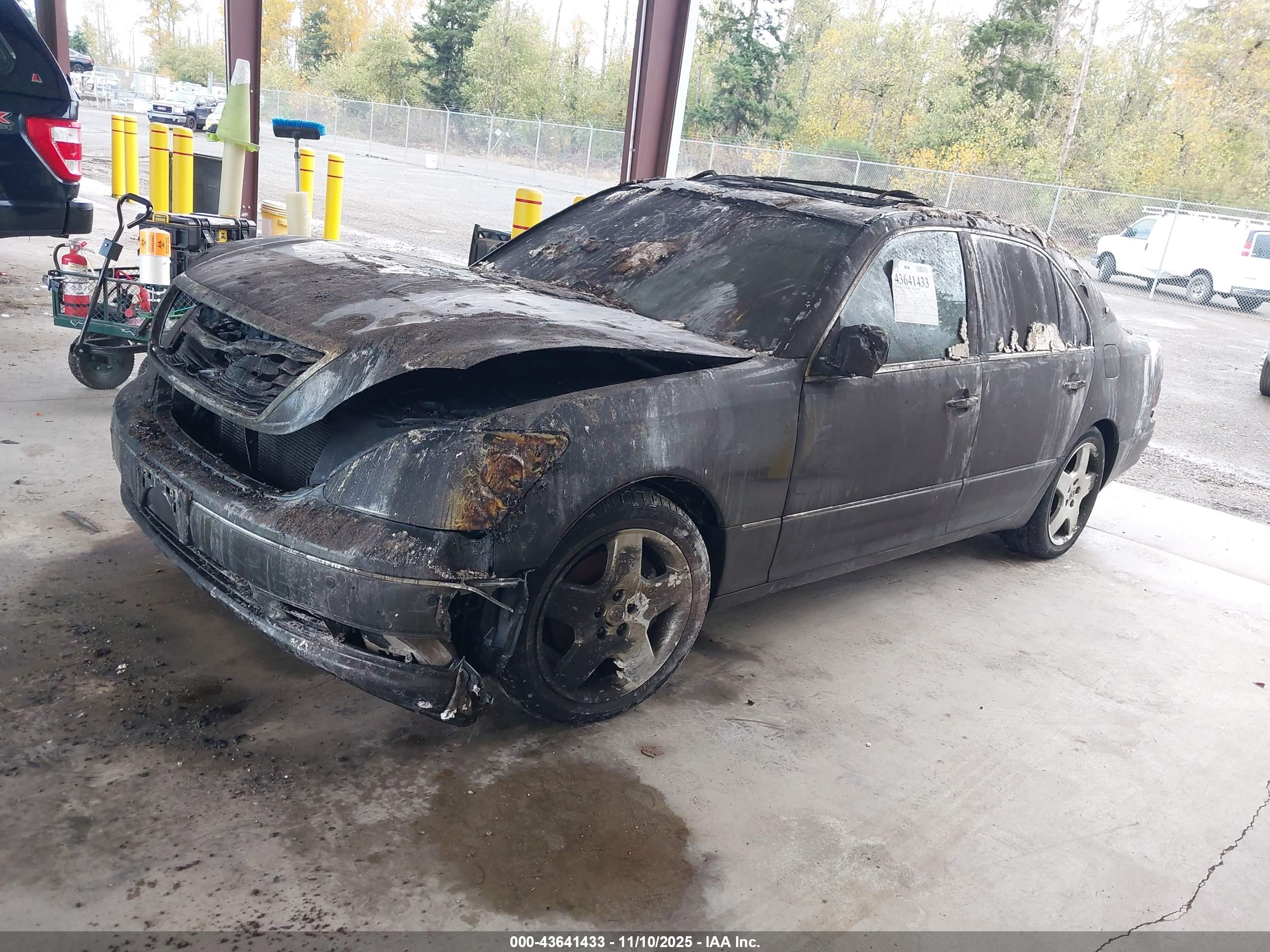 LEXUS LS image 2