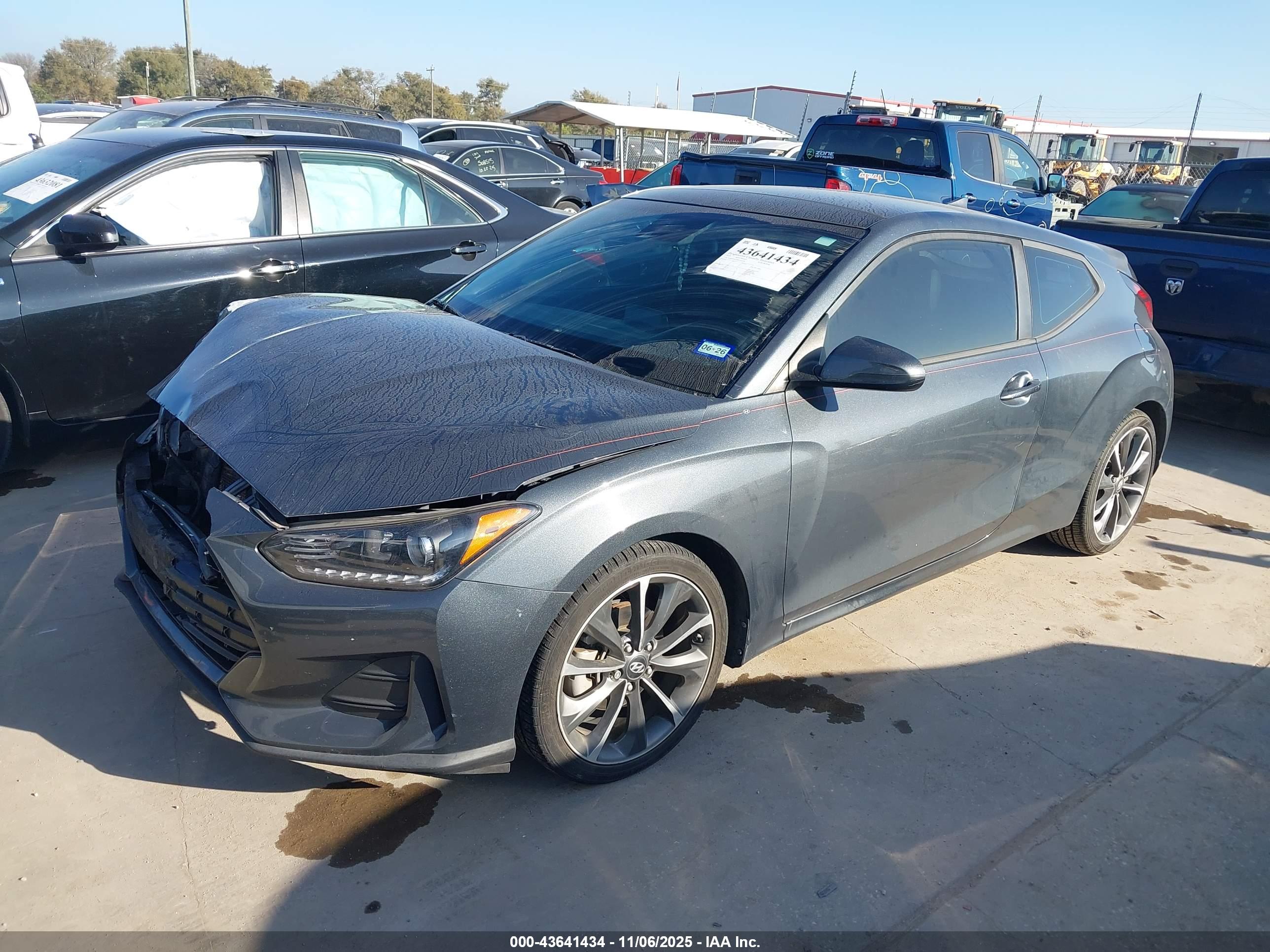 HYUNDAI VELOSTER image 2