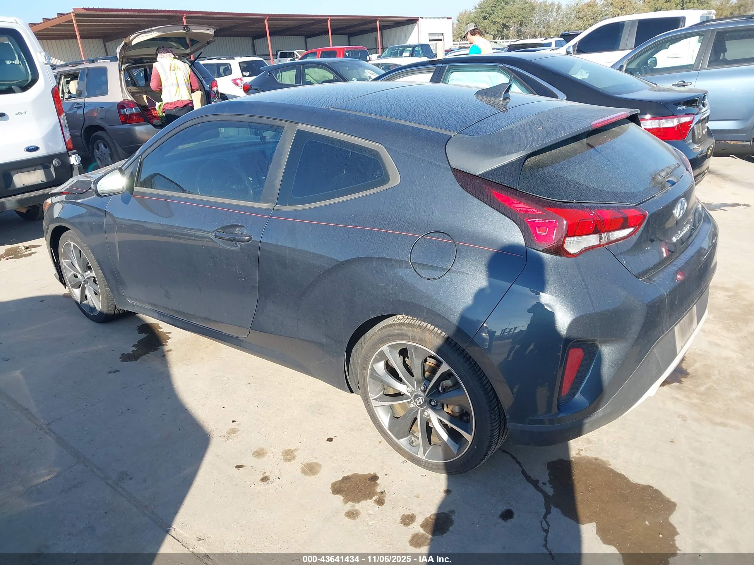 HYUNDAI VELOSTER image 3