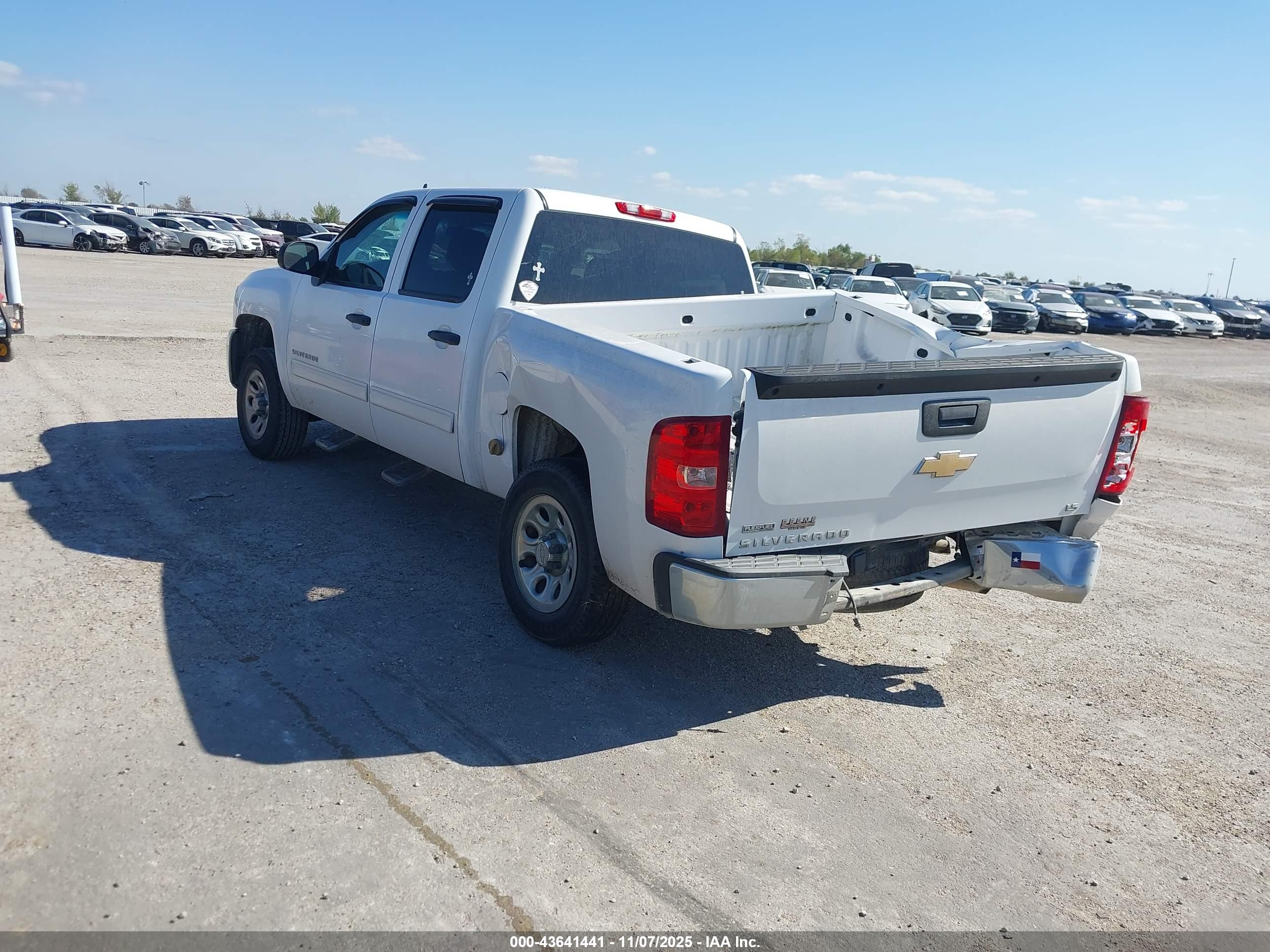 CHEVROLET SILVERADO image 3