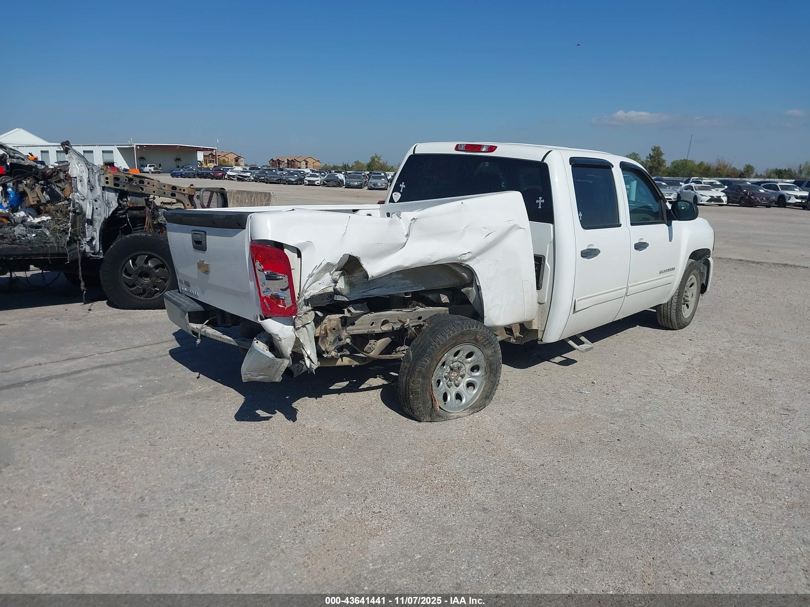 CHEVROLET SILVERADO image 4