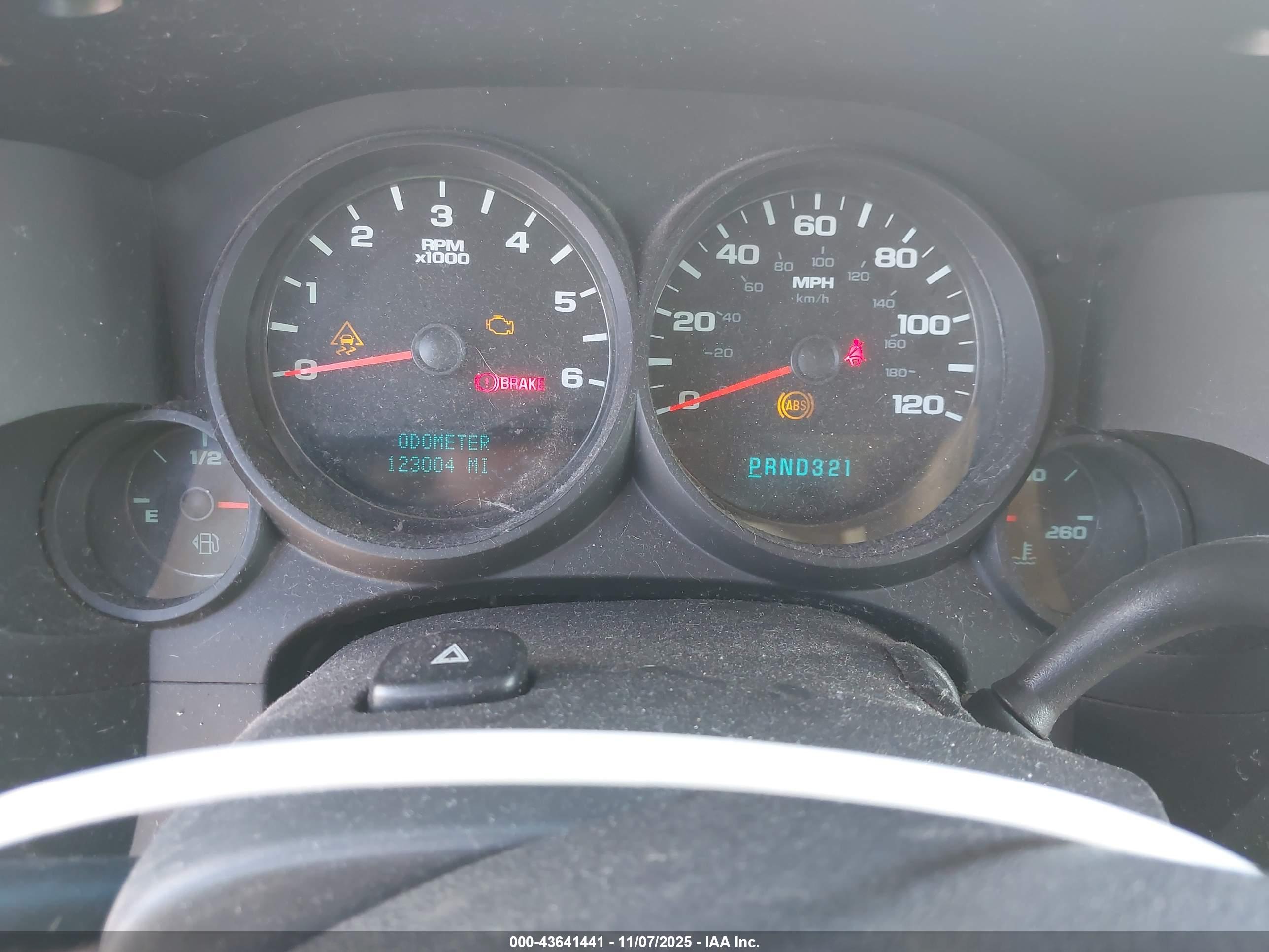 CHEVROLET SILVERADO image 7