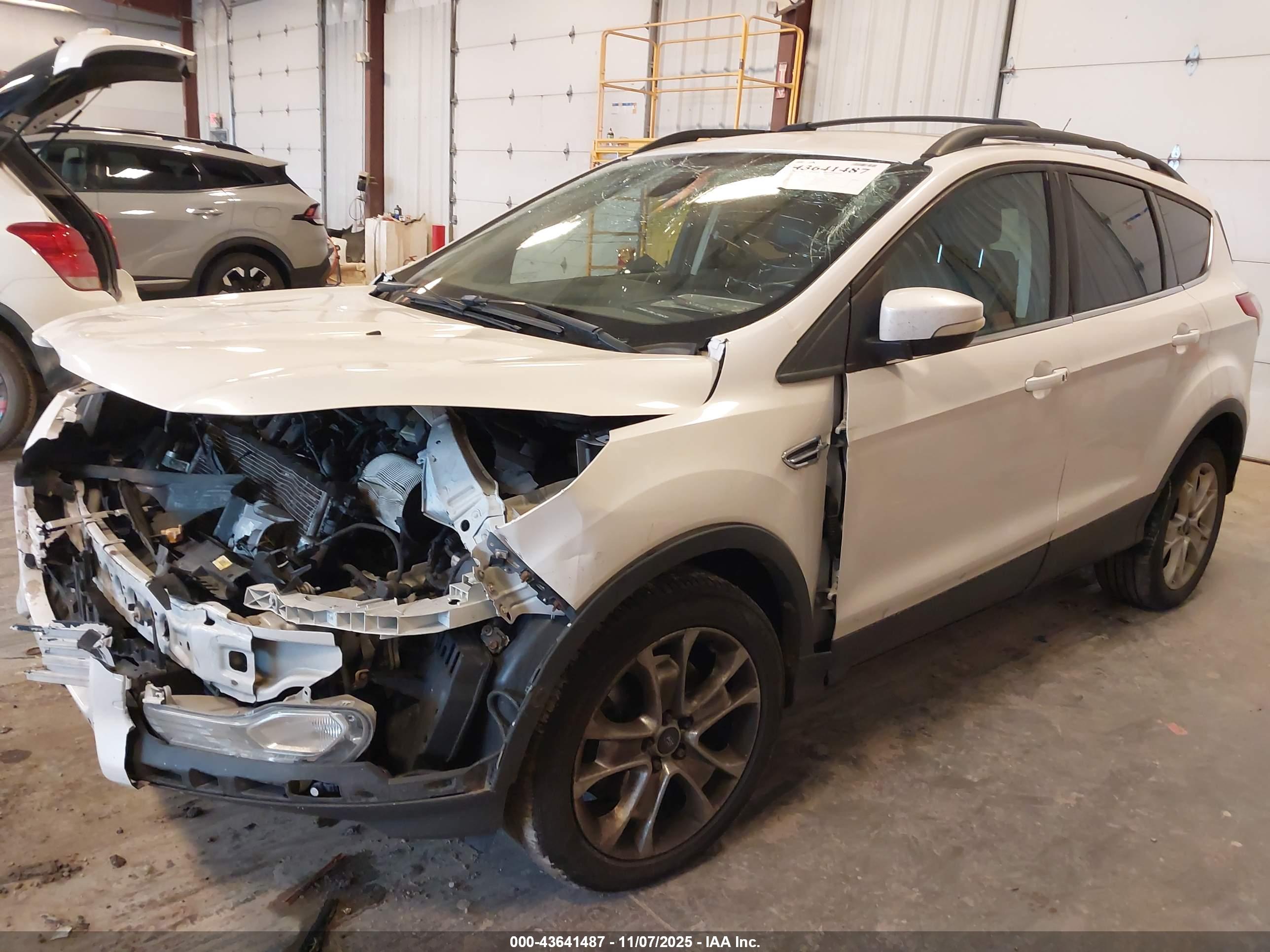 FORD ESCAPE image 2