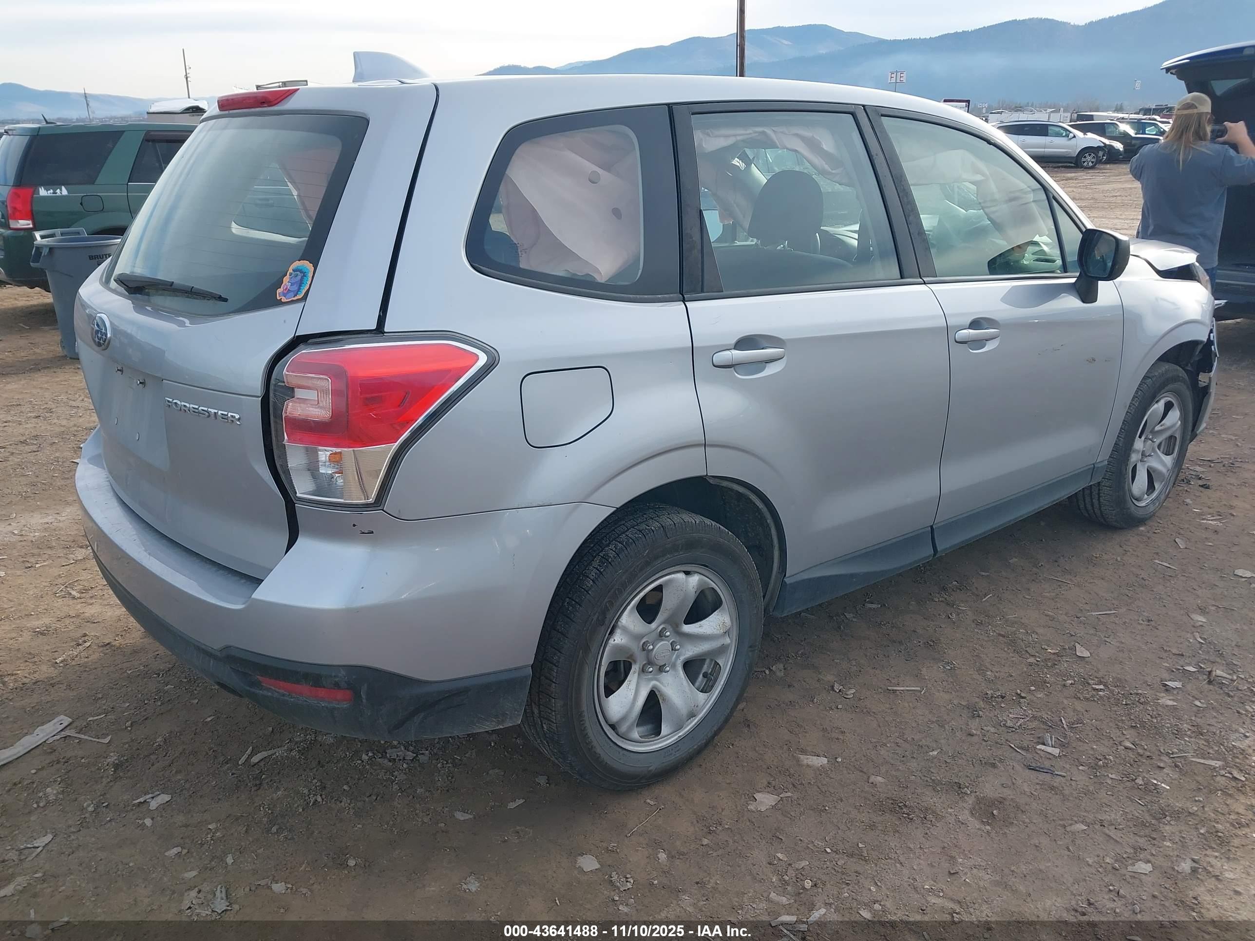 SUBARU FORESTER image 4