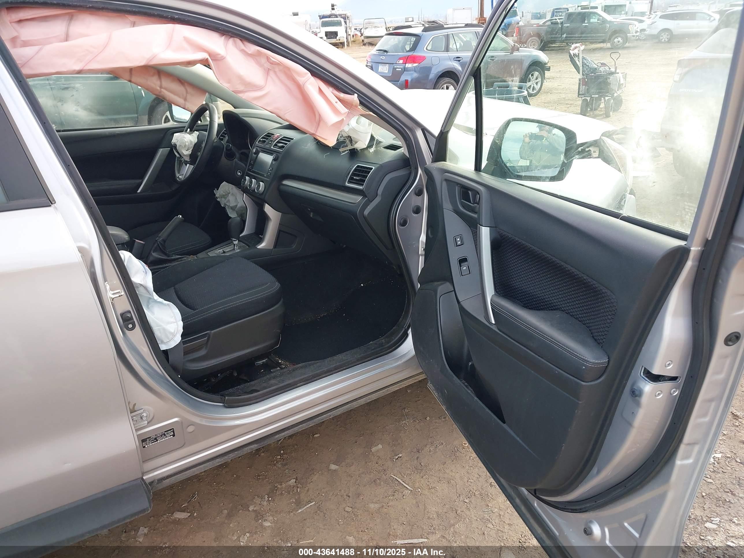 SUBARU FORESTER image 5