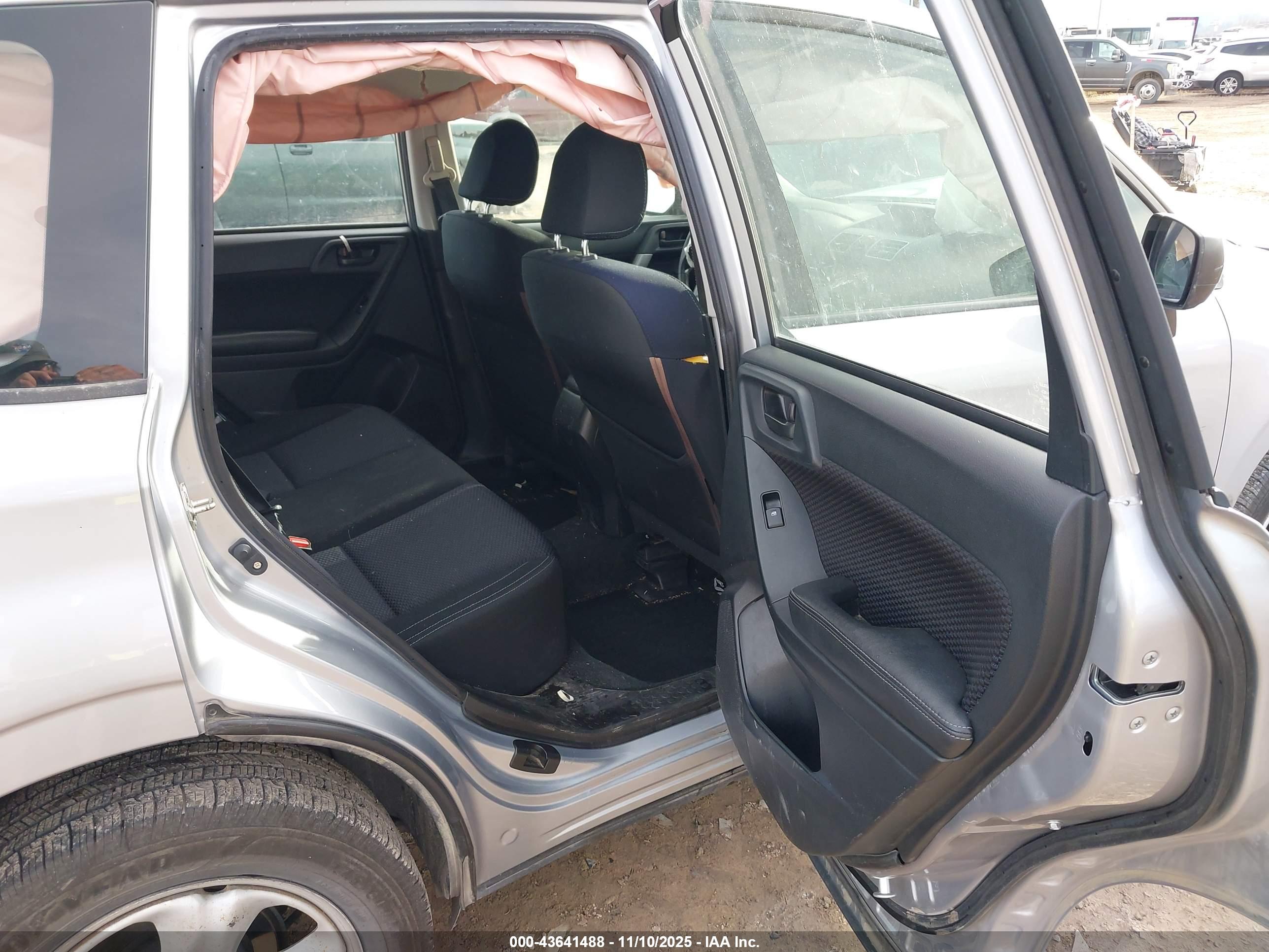 SUBARU FORESTER image 8
