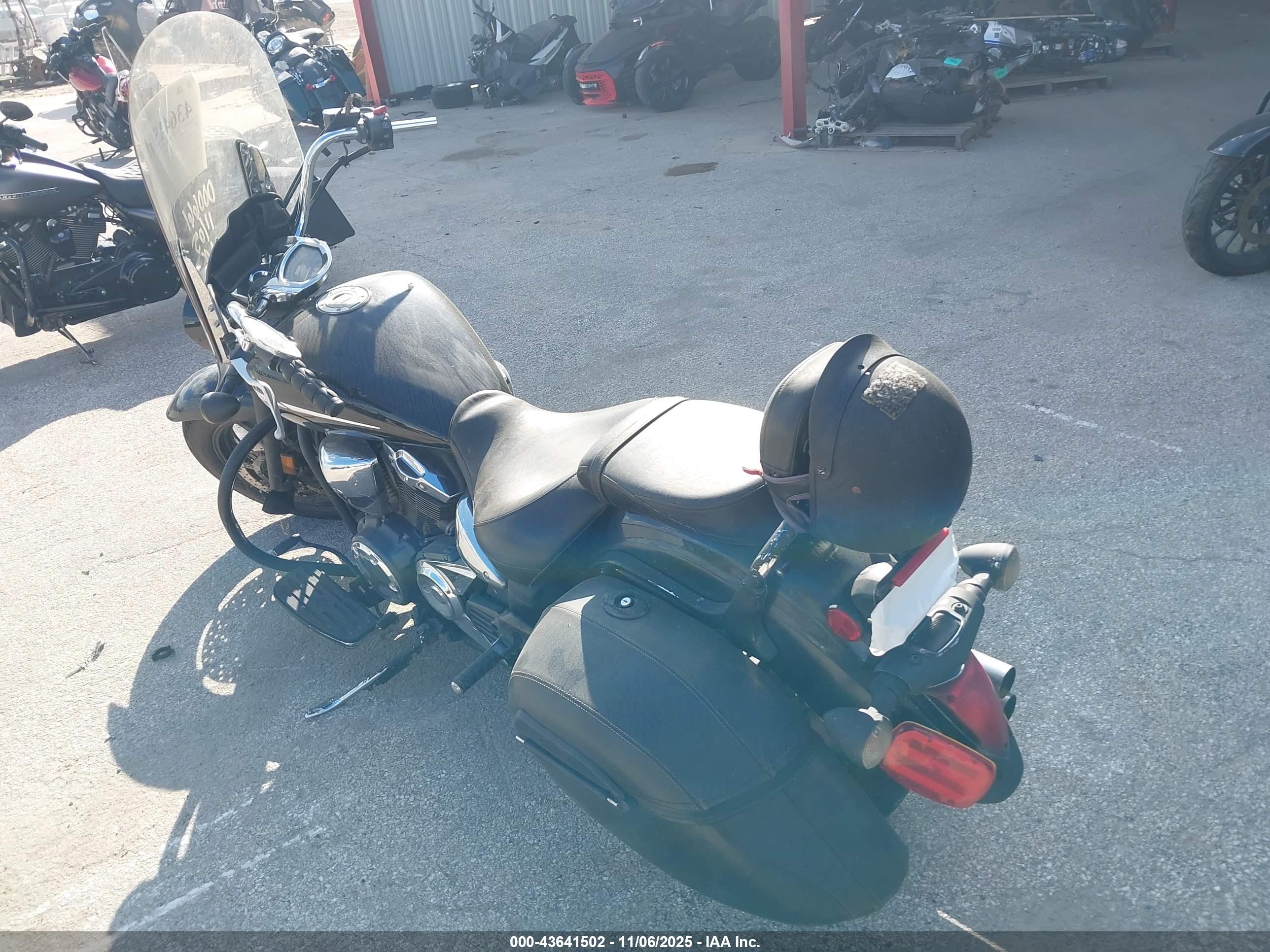 YAMAHA XVS1300 image 3