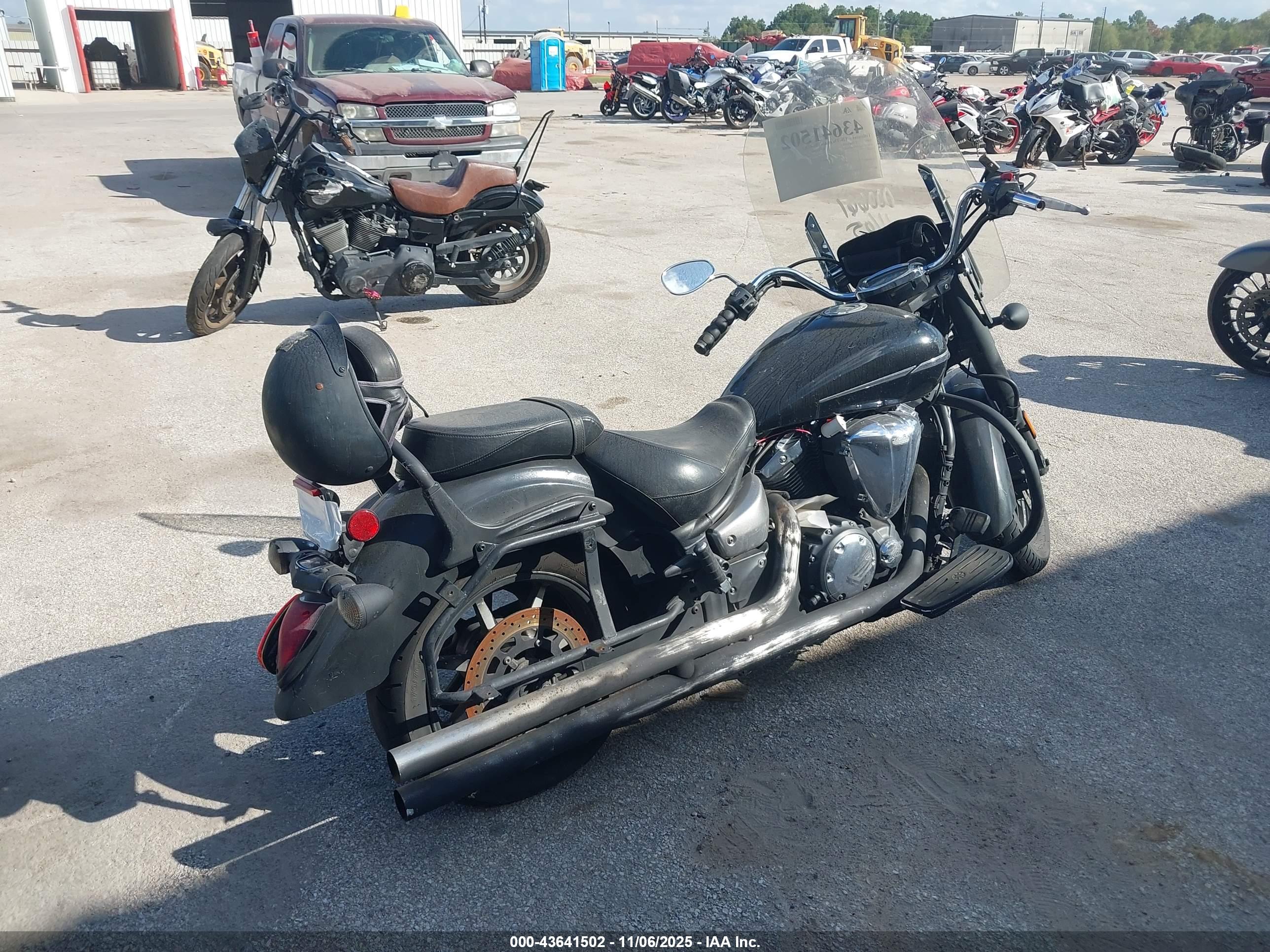 YAMAHA XVS1300 image 4