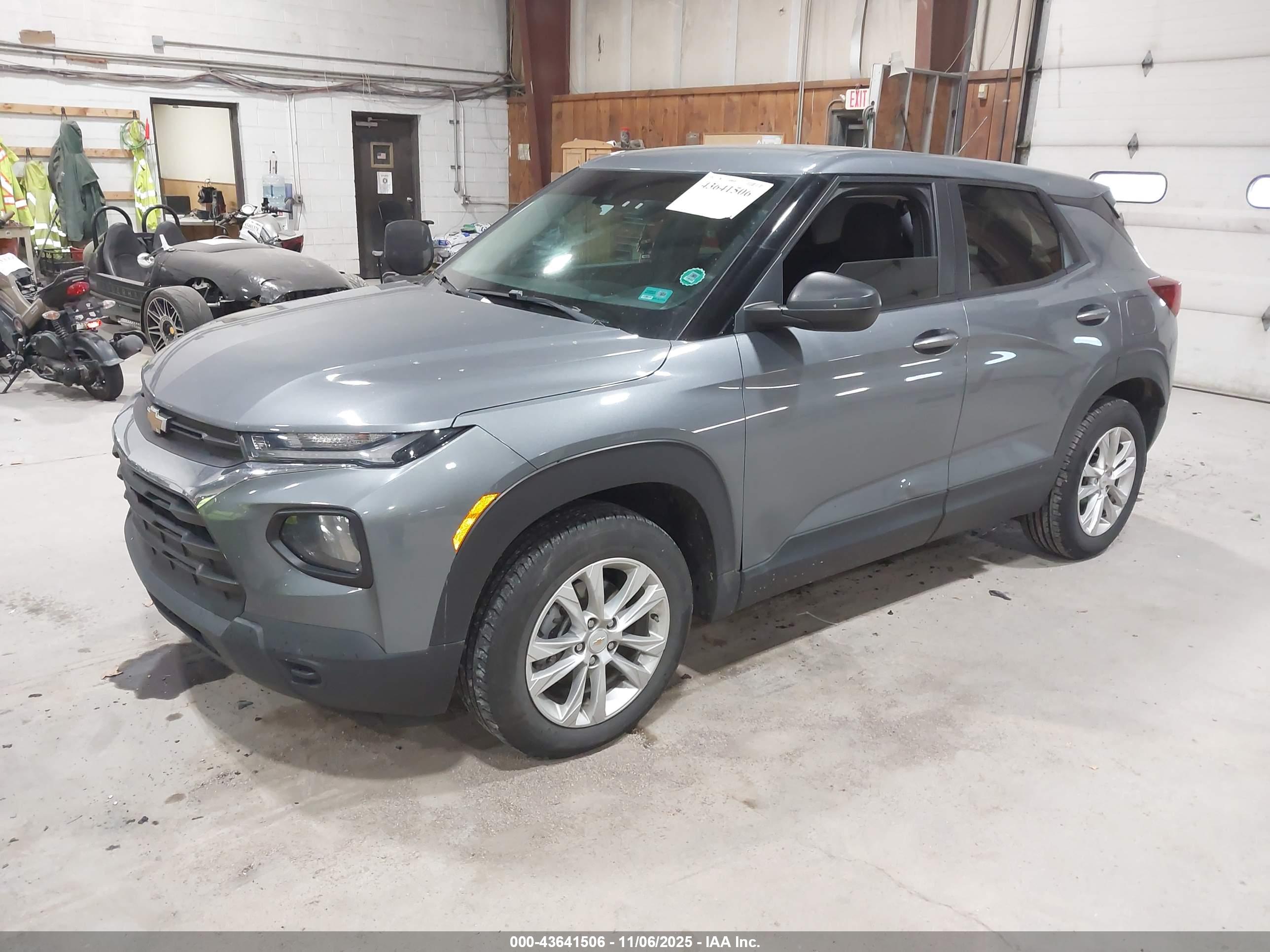 CHEVROLET TRAILBLAZER image 2