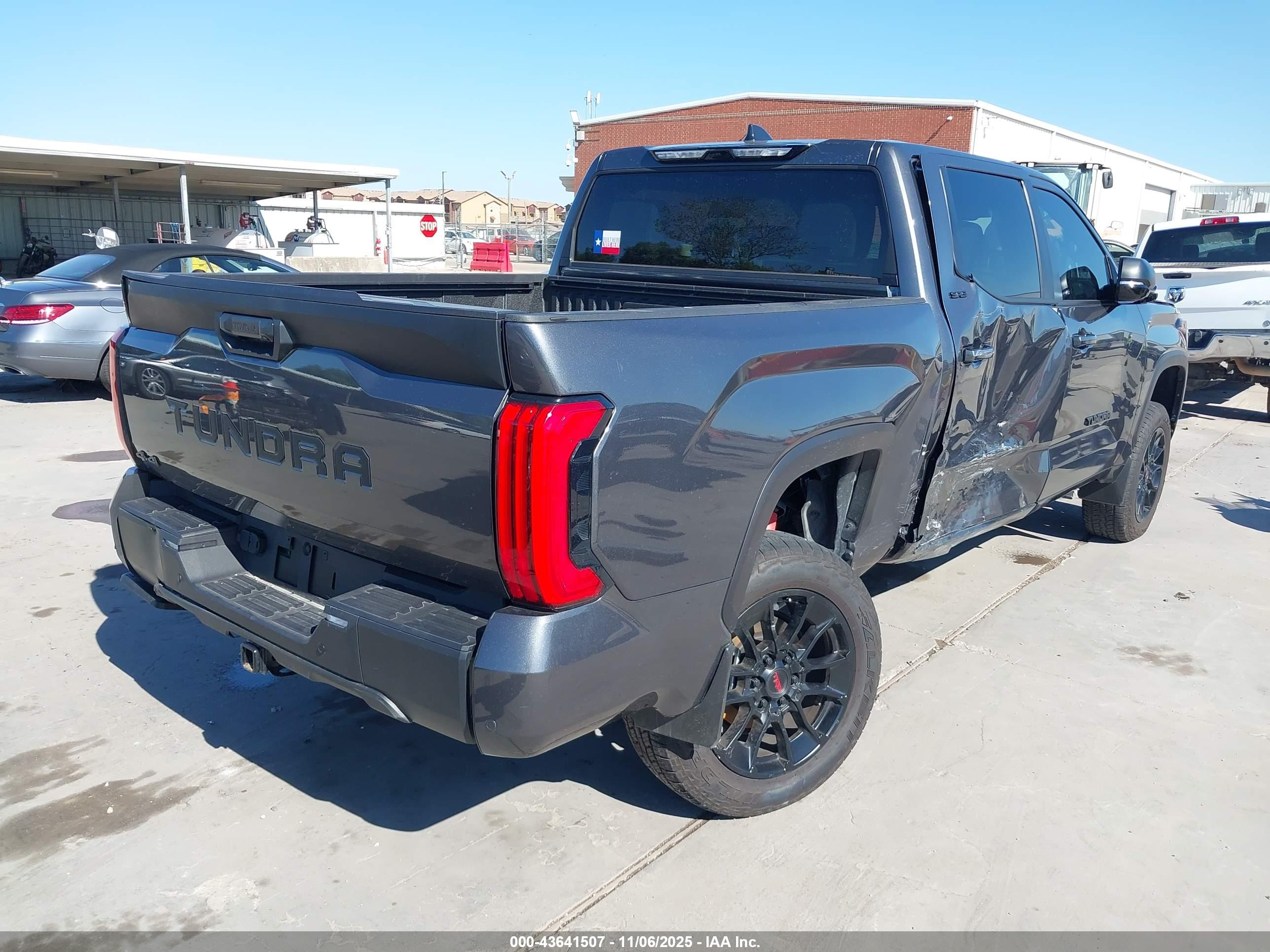 TOYOTA TUNDRA image 4