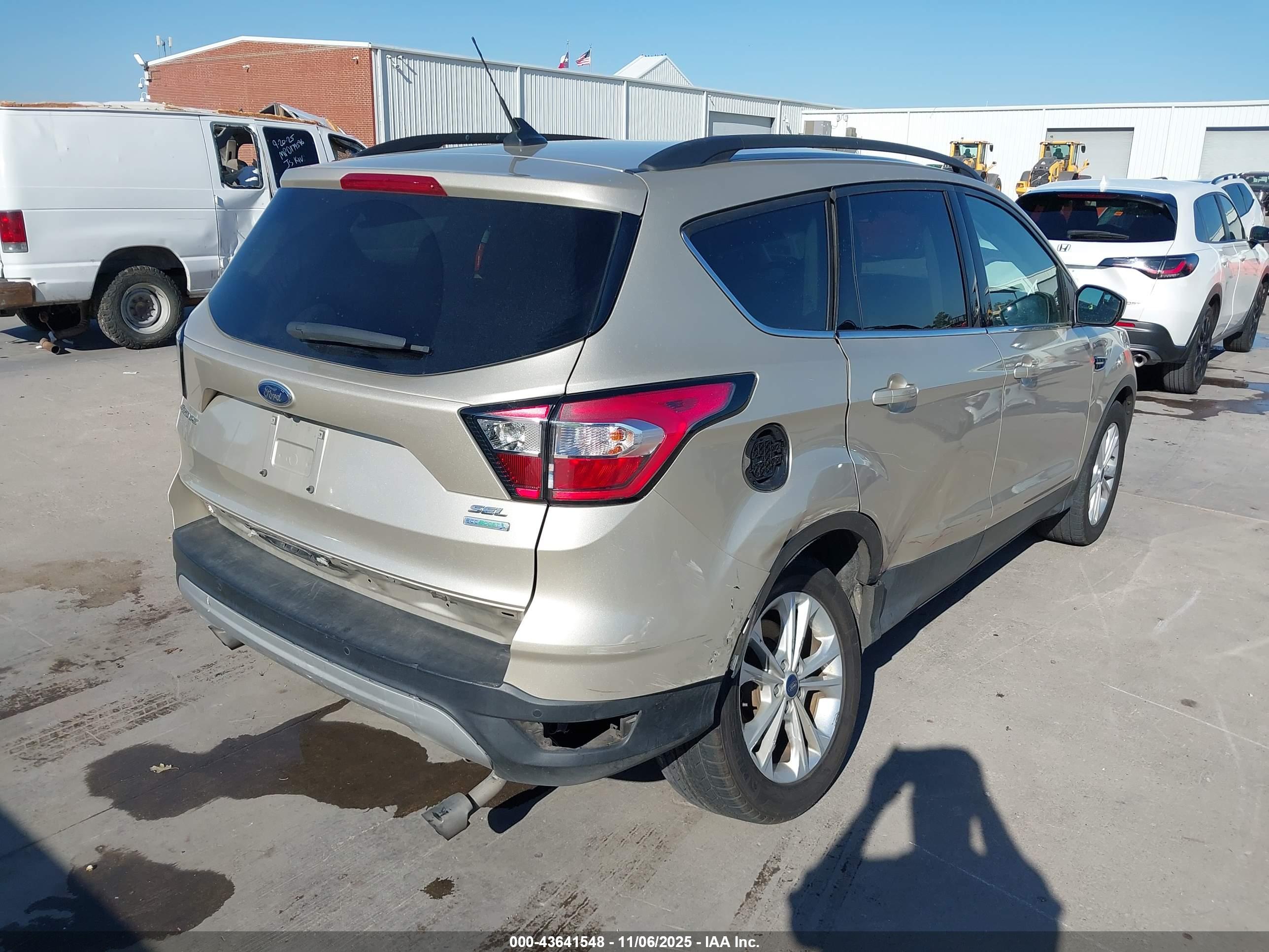 FORD ESCAPE image 4