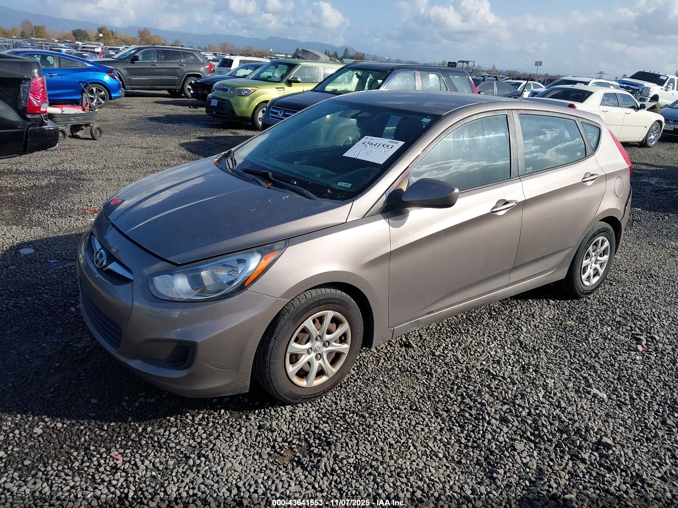 HYUNDAI ACCENT image 2