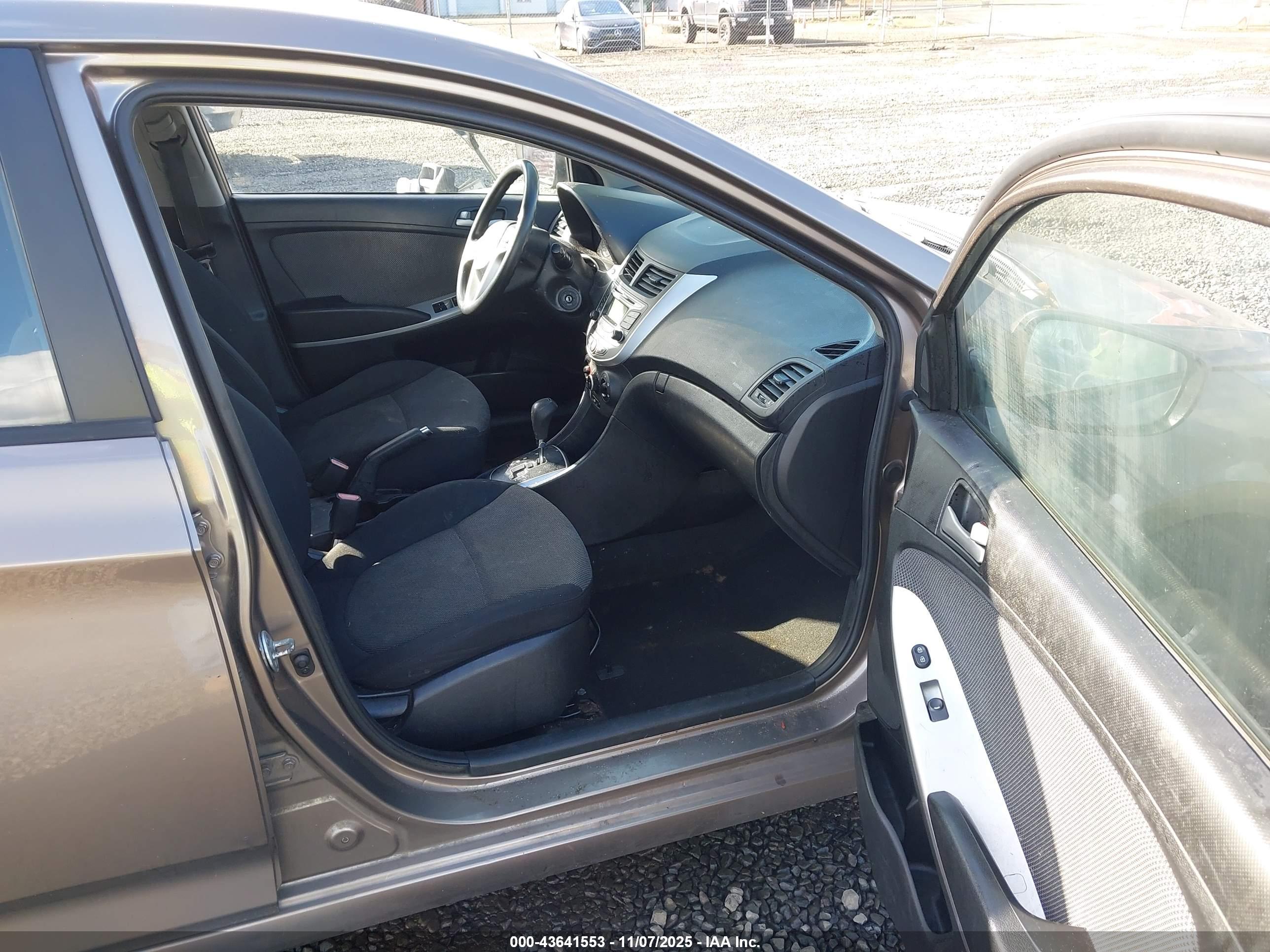 HYUNDAI ACCENT image 5