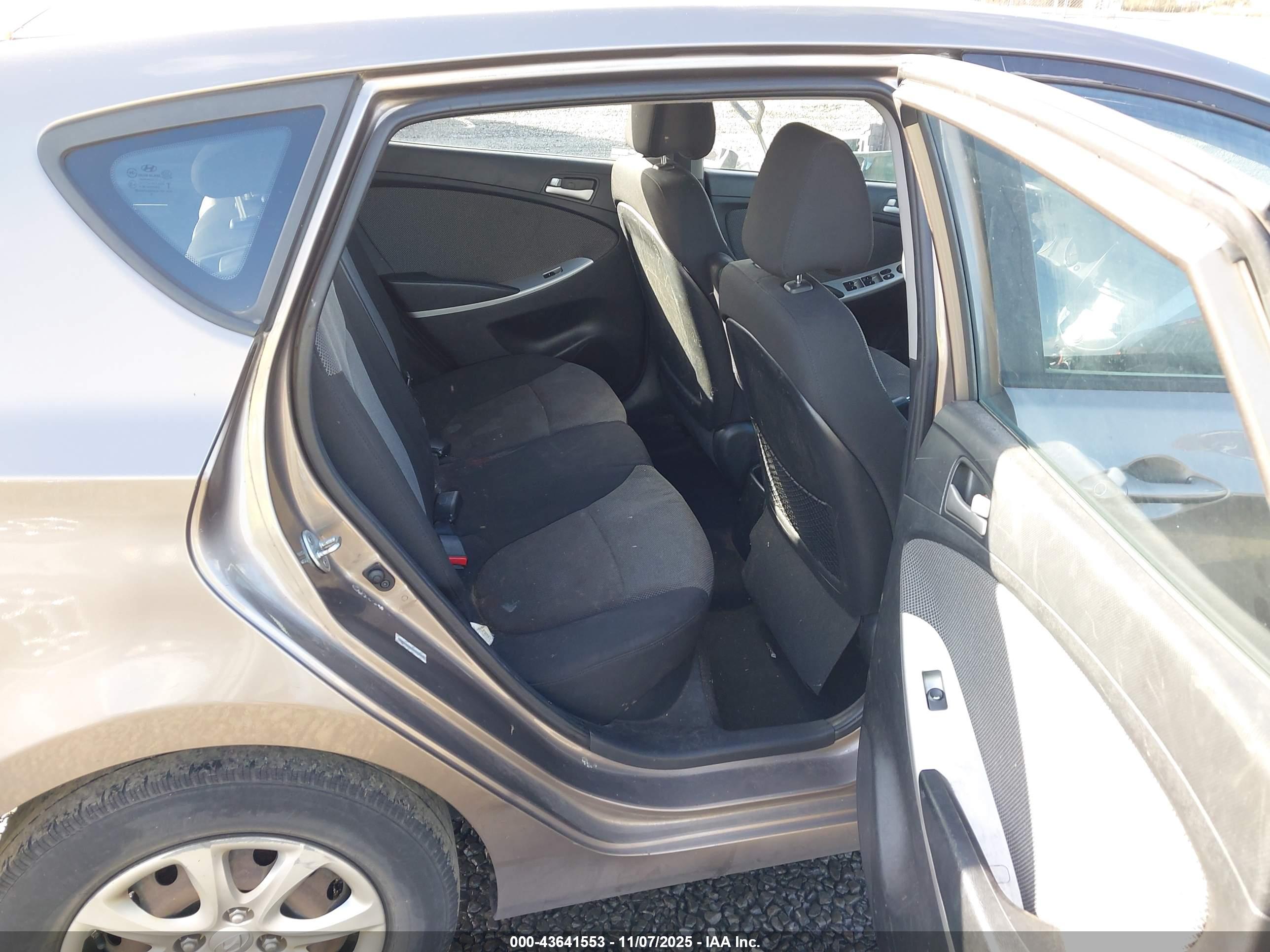 HYUNDAI ACCENT image 8