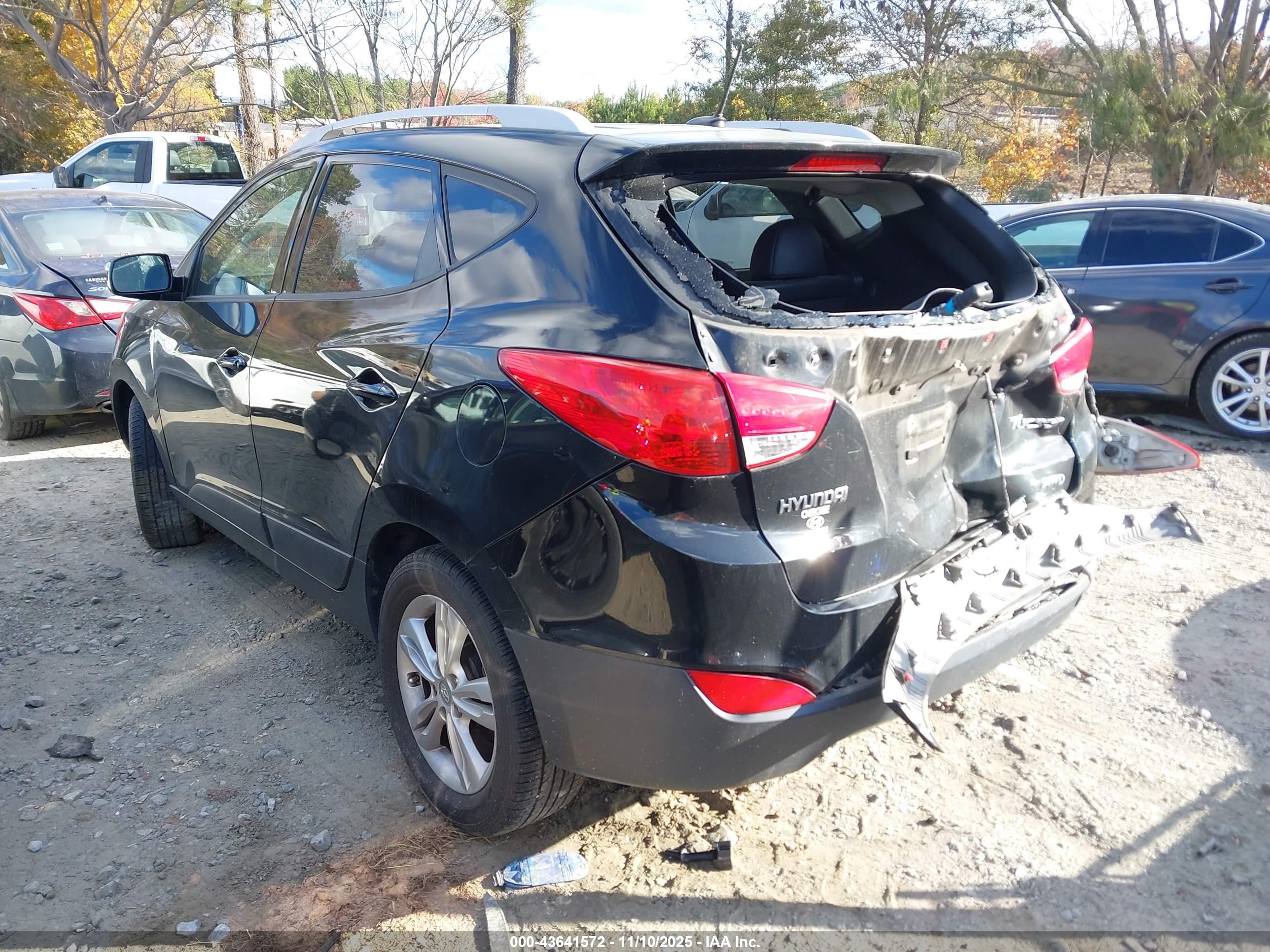 HYUNDAI TUCSON image 3