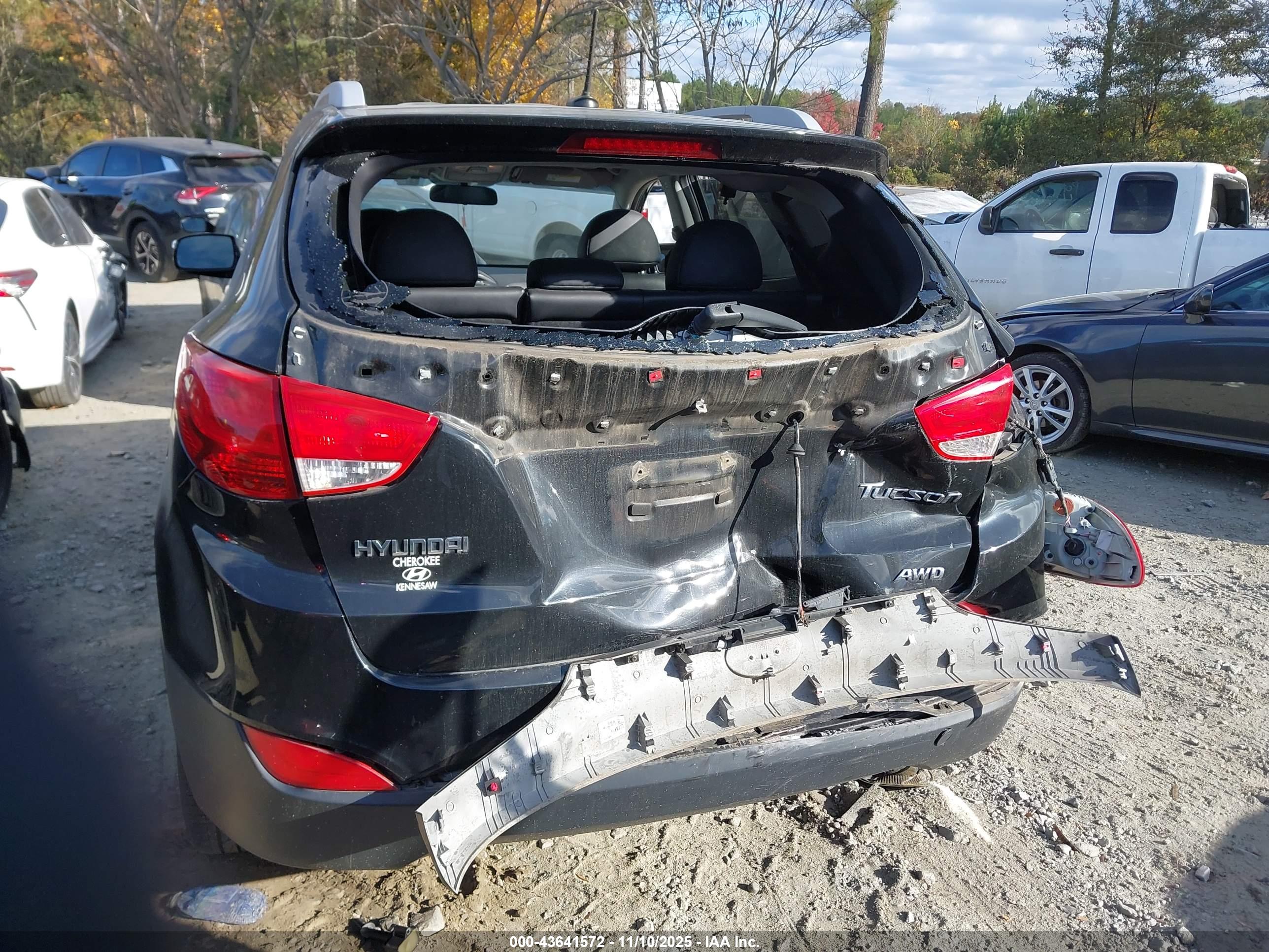 HYUNDAI TUCSON image 6