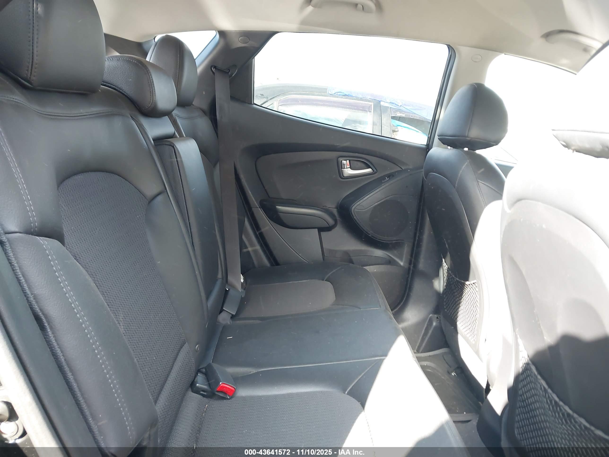 HYUNDAI TUCSON image 8