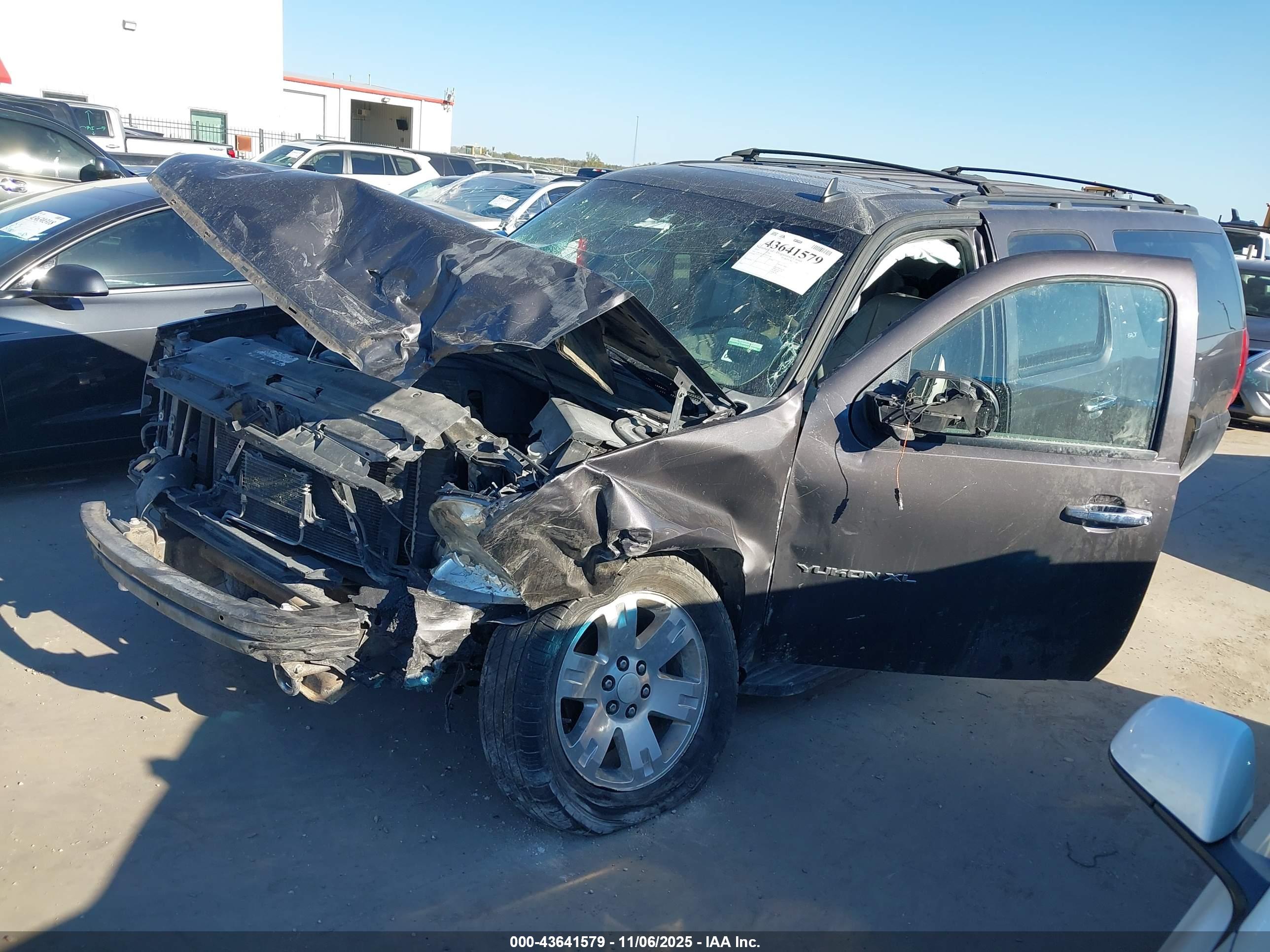 GMC YUKON image 2