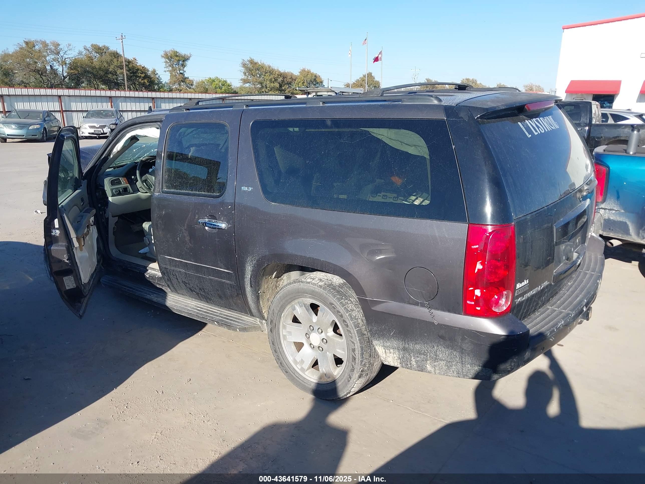GMC YUKON image 3