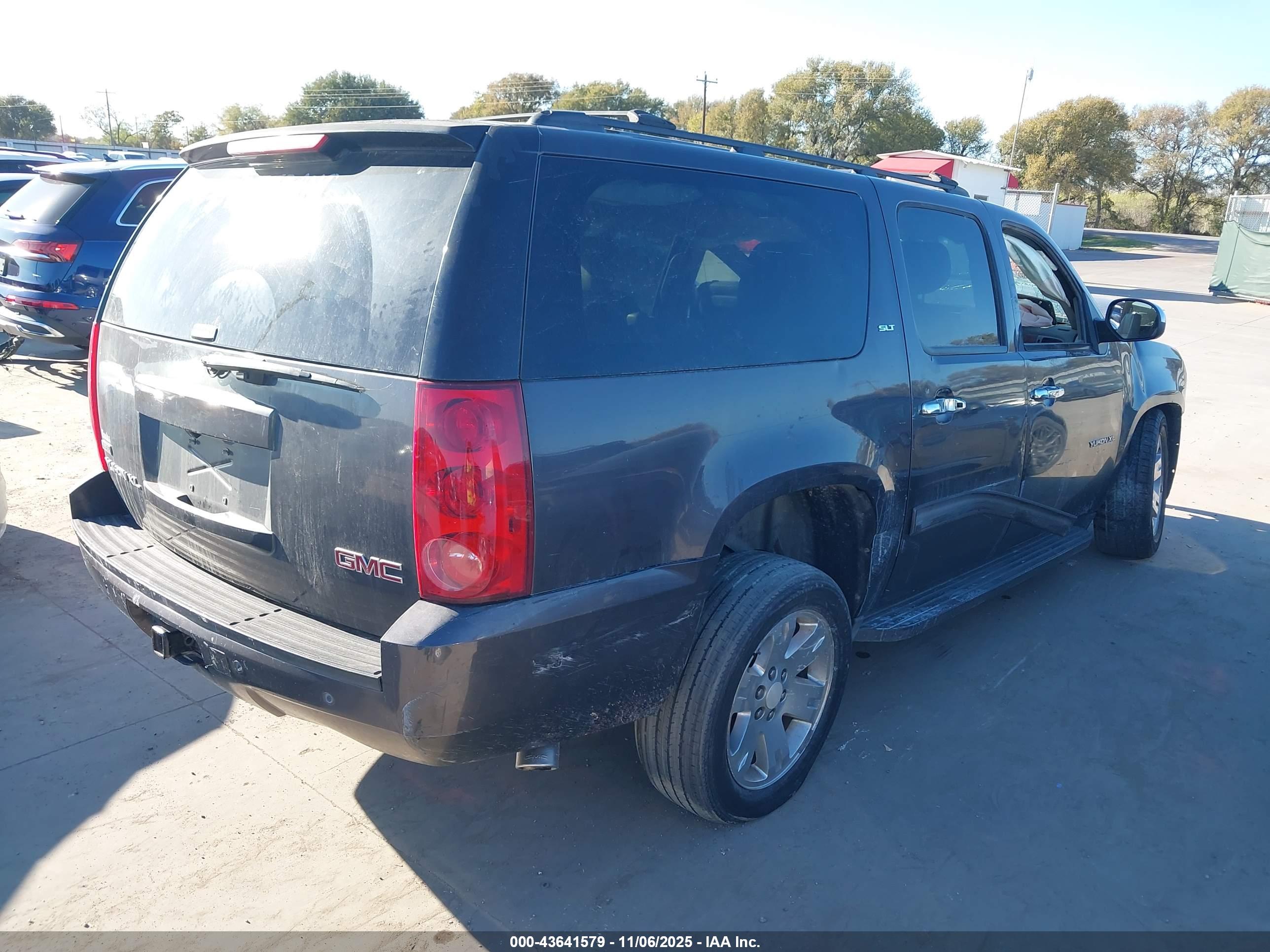 GMC YUKON image 4