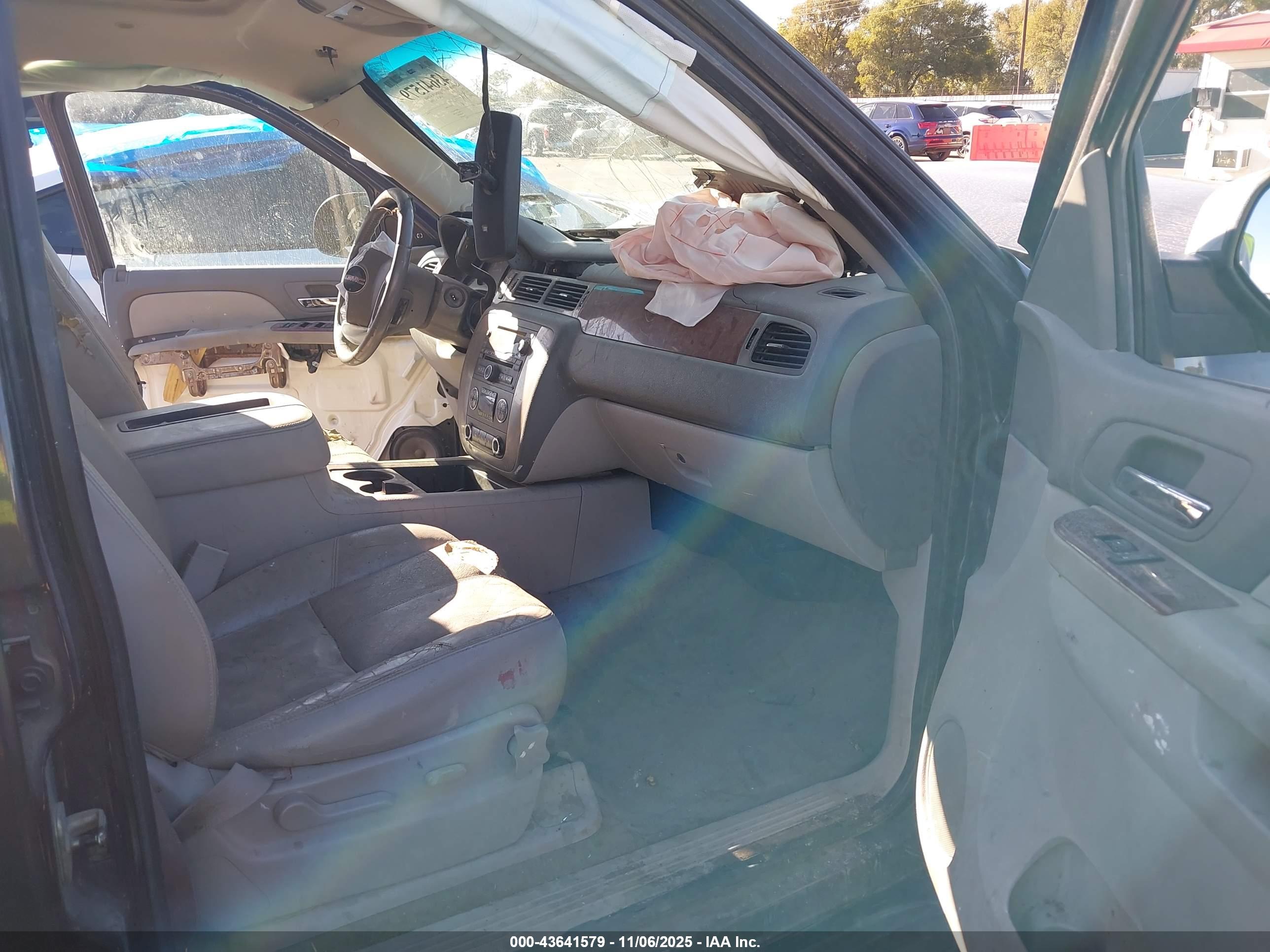 GMC YUKON image 5