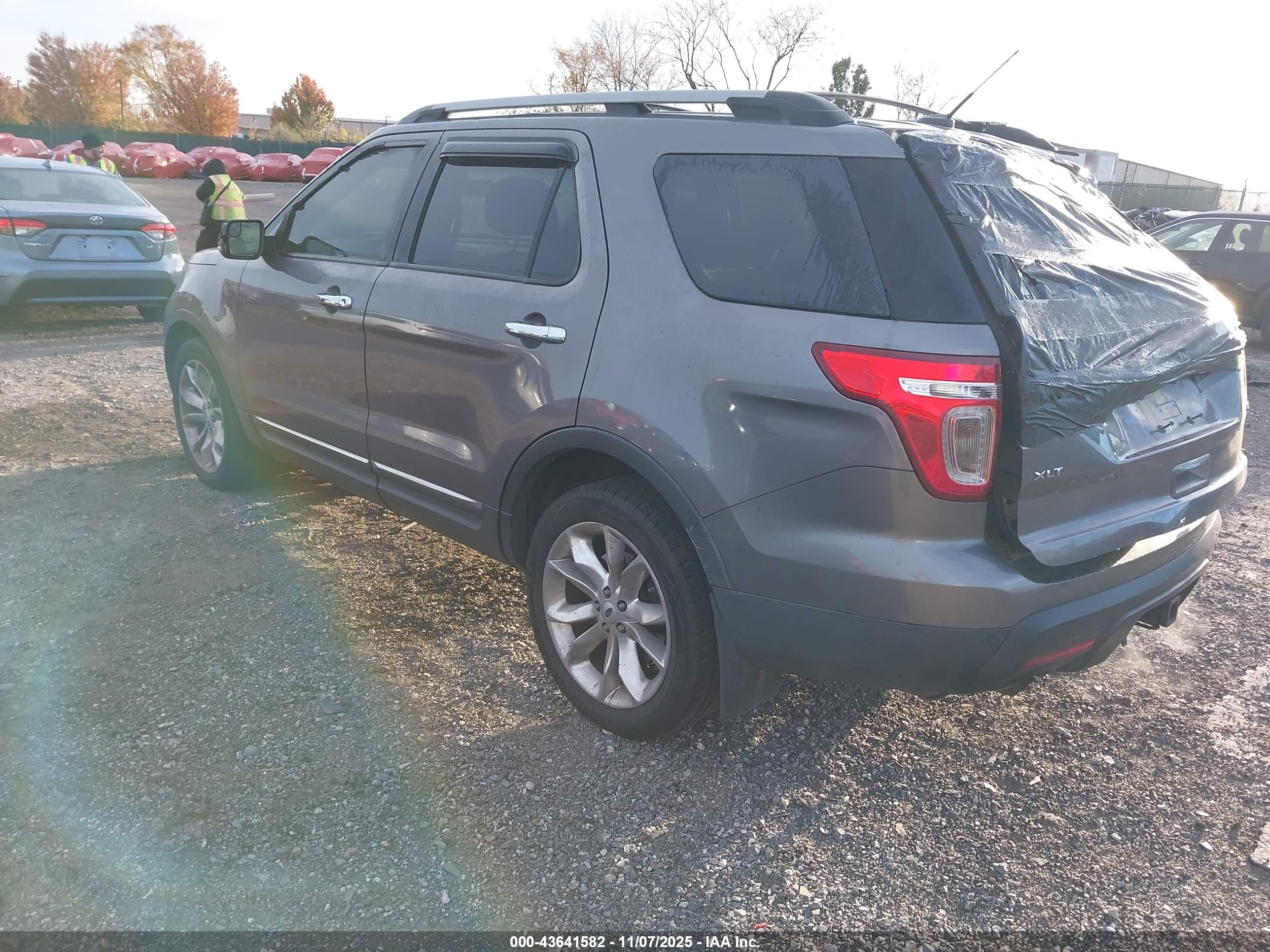 FORD EXPLORER image 3