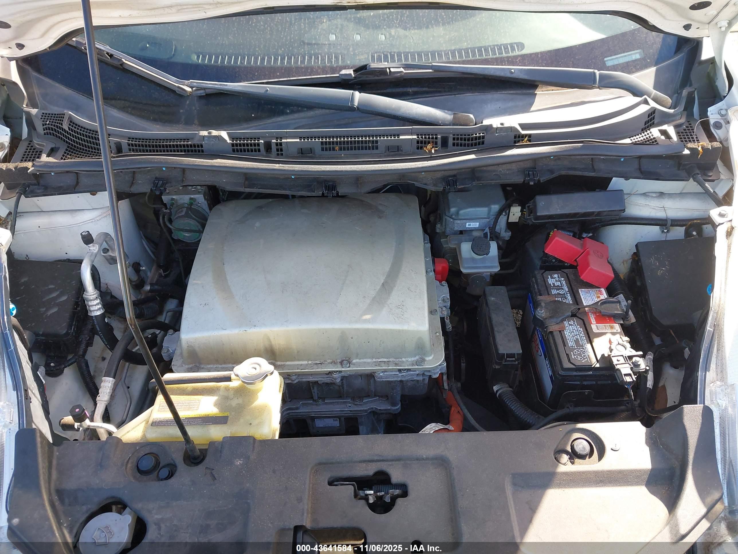 NISSAN LEAF image 10