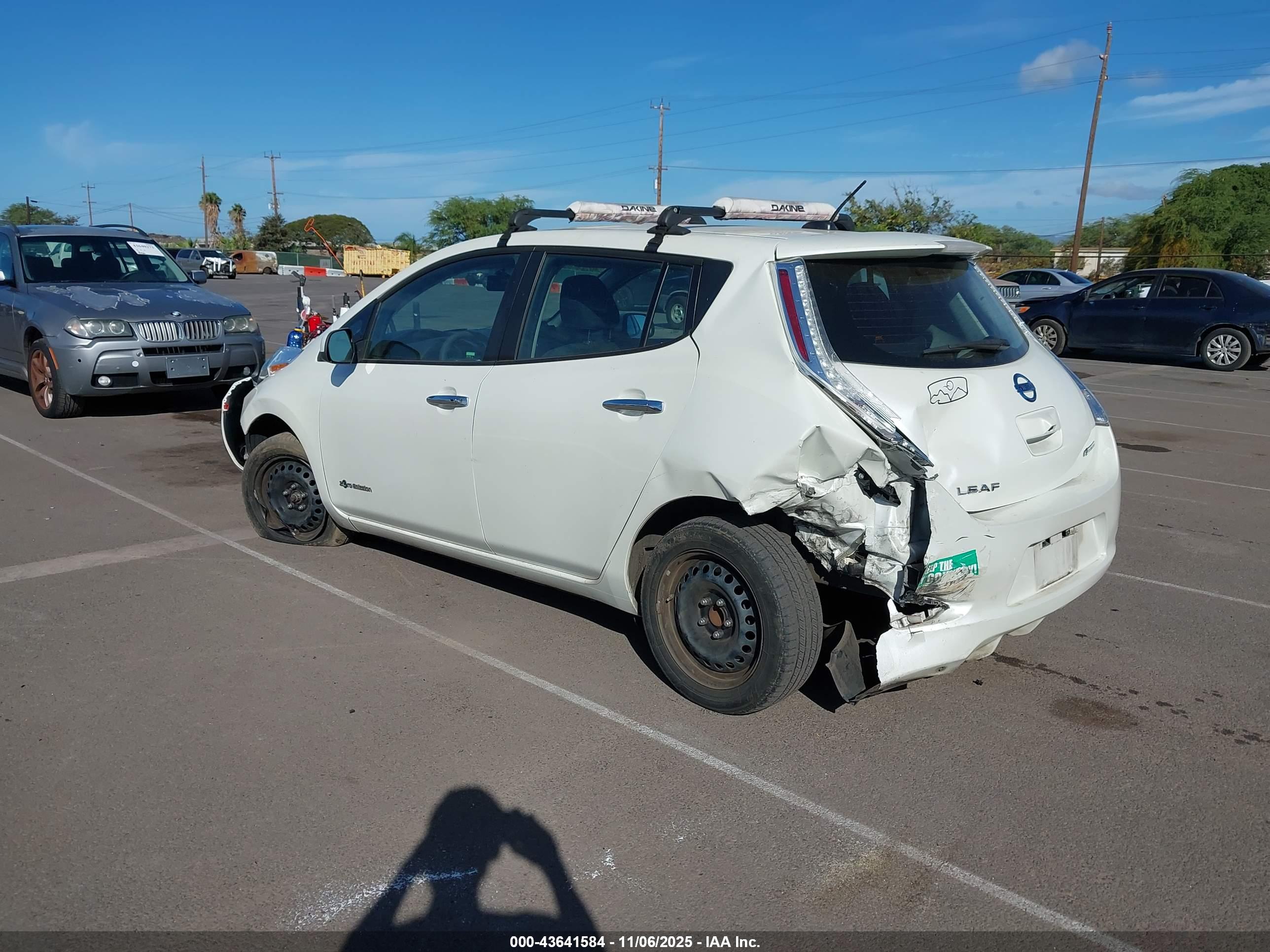 NISSAN LEAF image 3