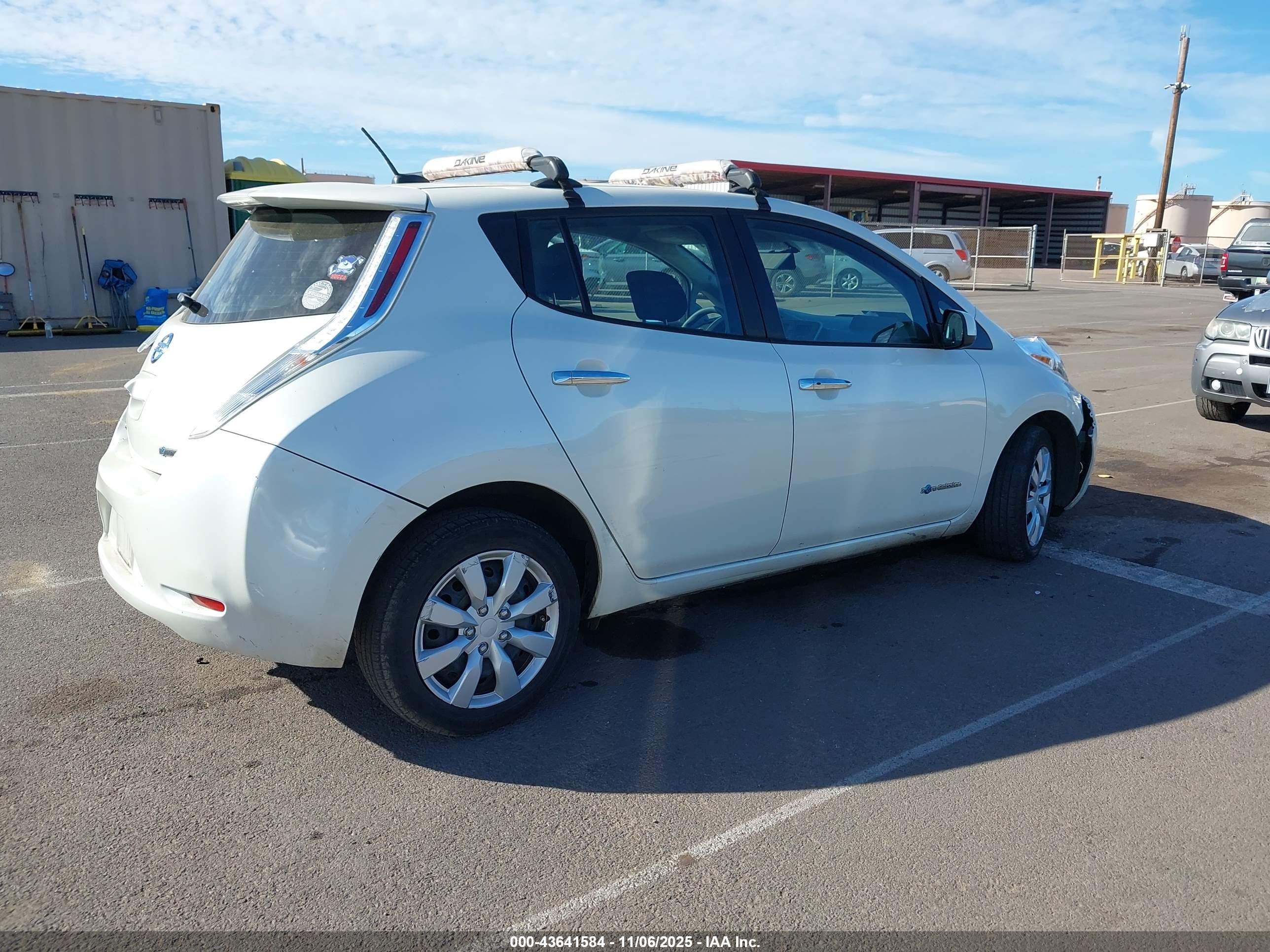 NISSAN LEAF image 4